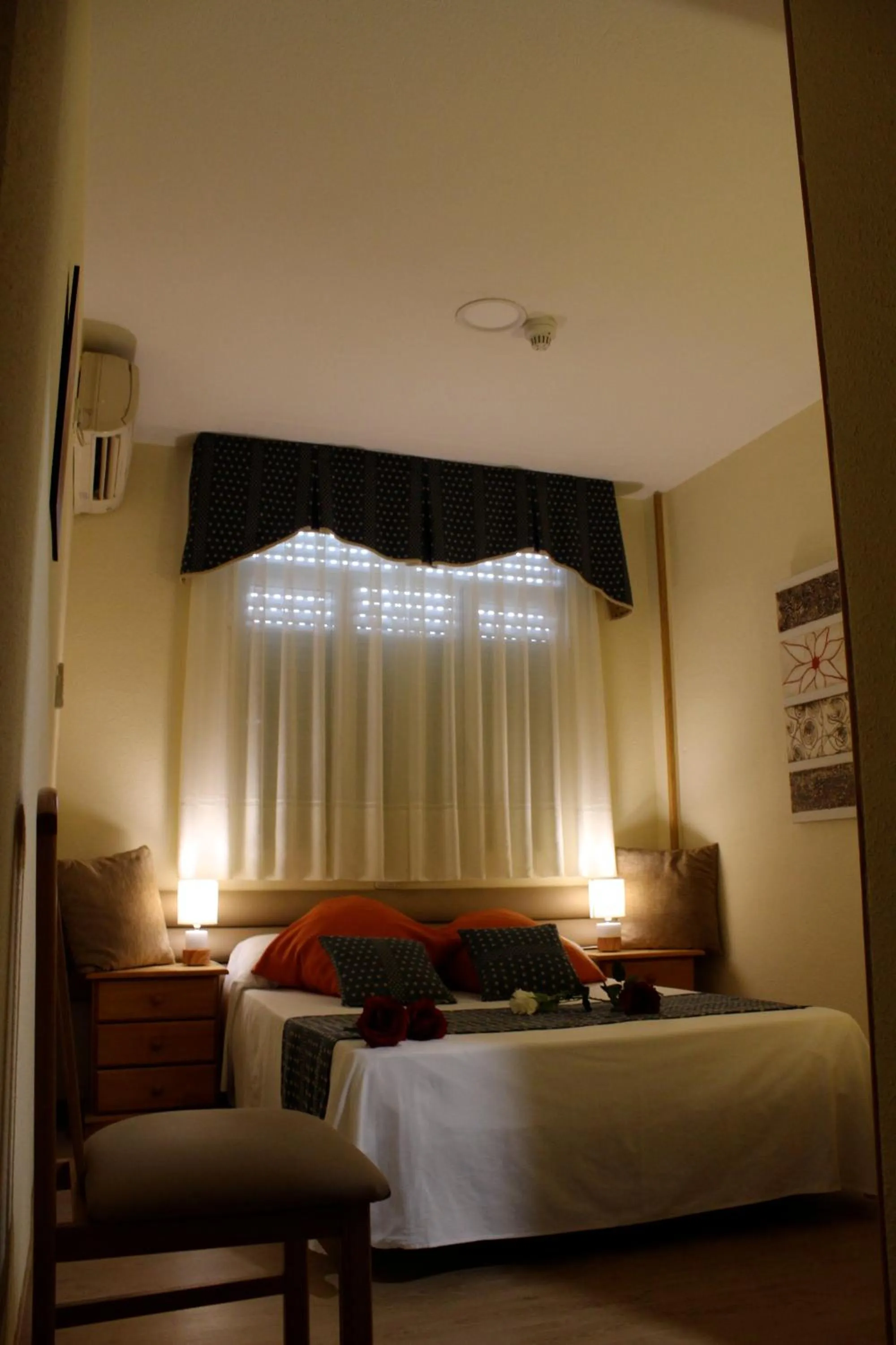 Bedroom, Bed in Hotel Cuatro Caños