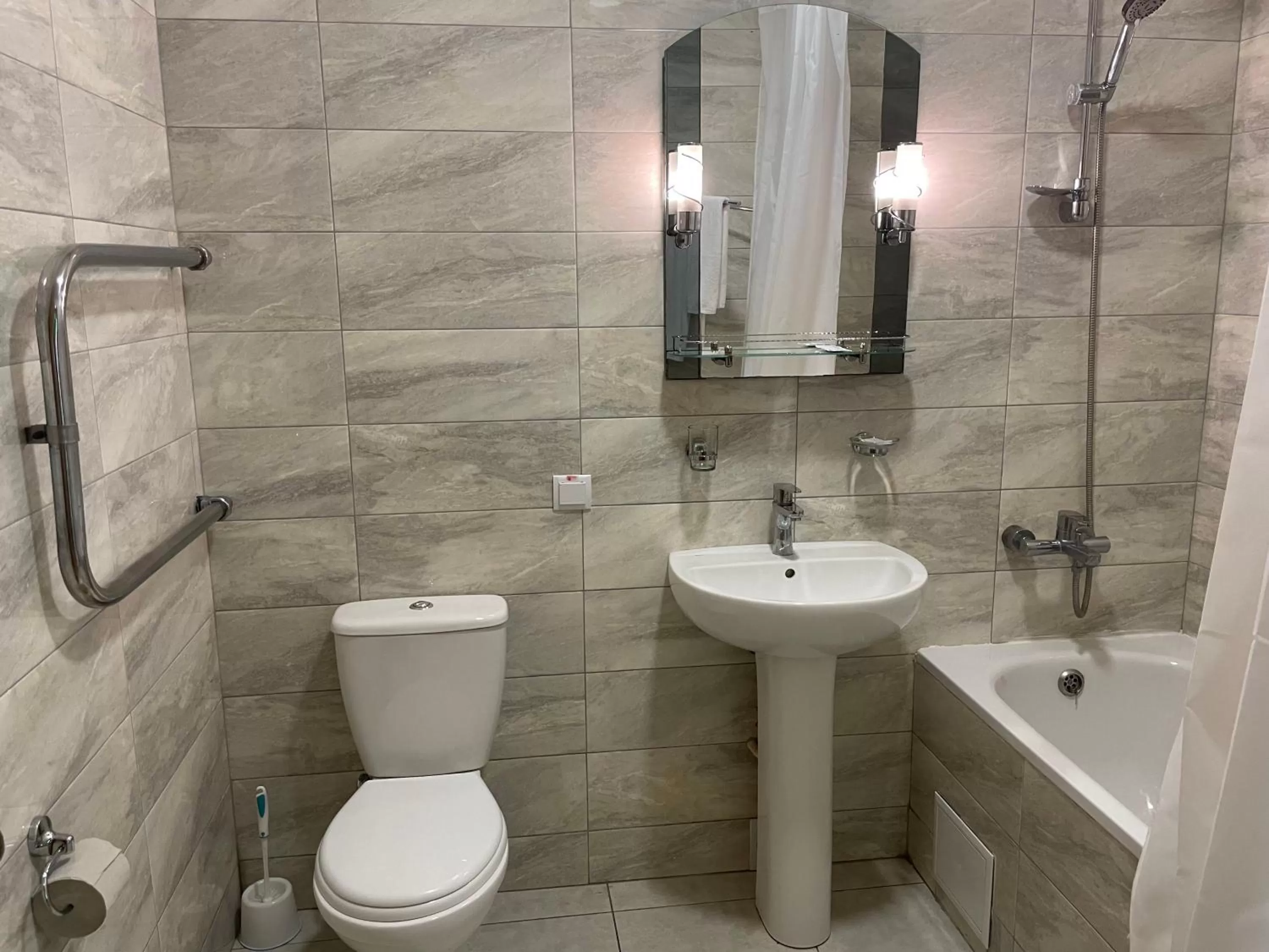 Bathroom in Hotel Prydesnyansky