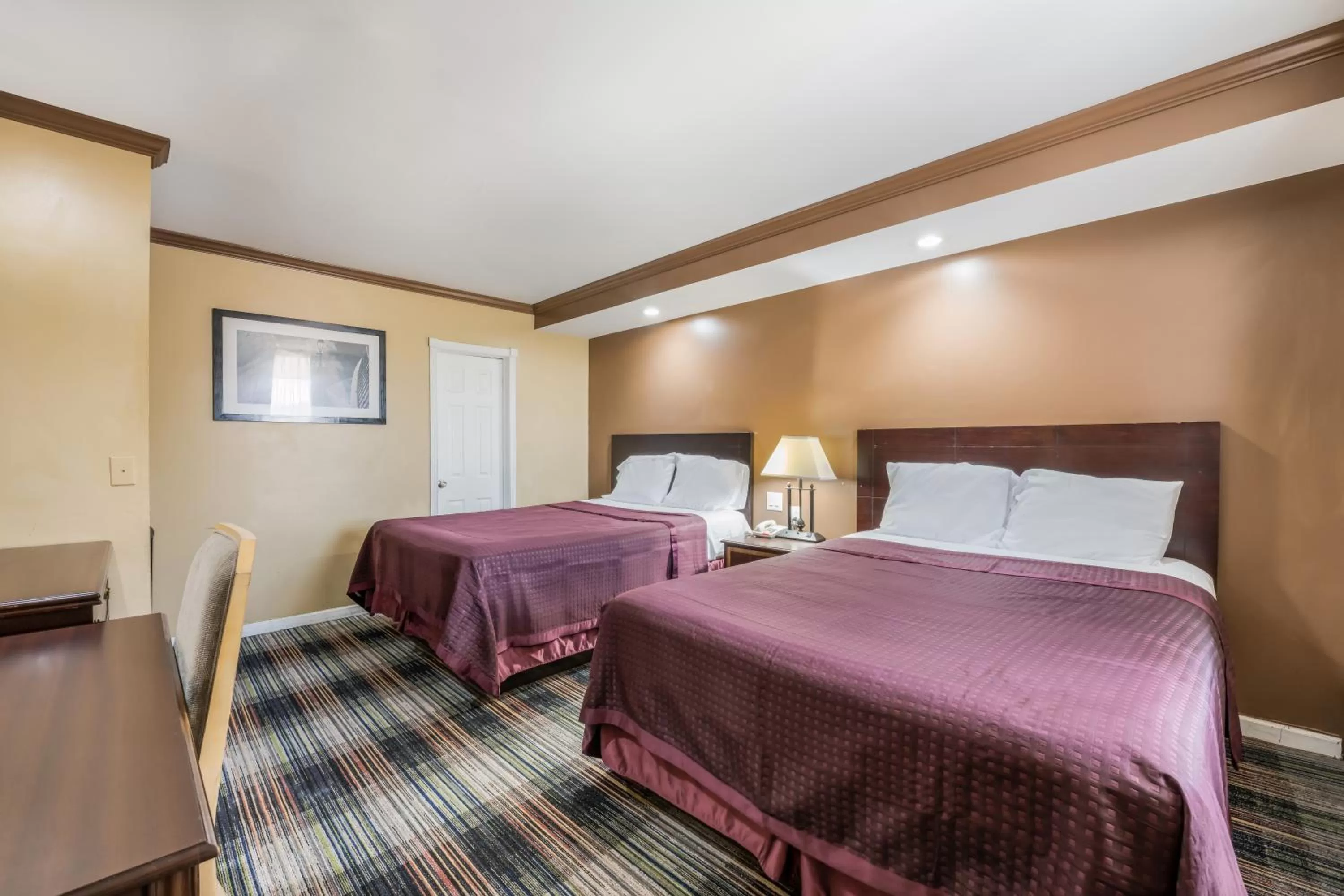 Photo of the whole room, Bed in Knights Inn Trevose