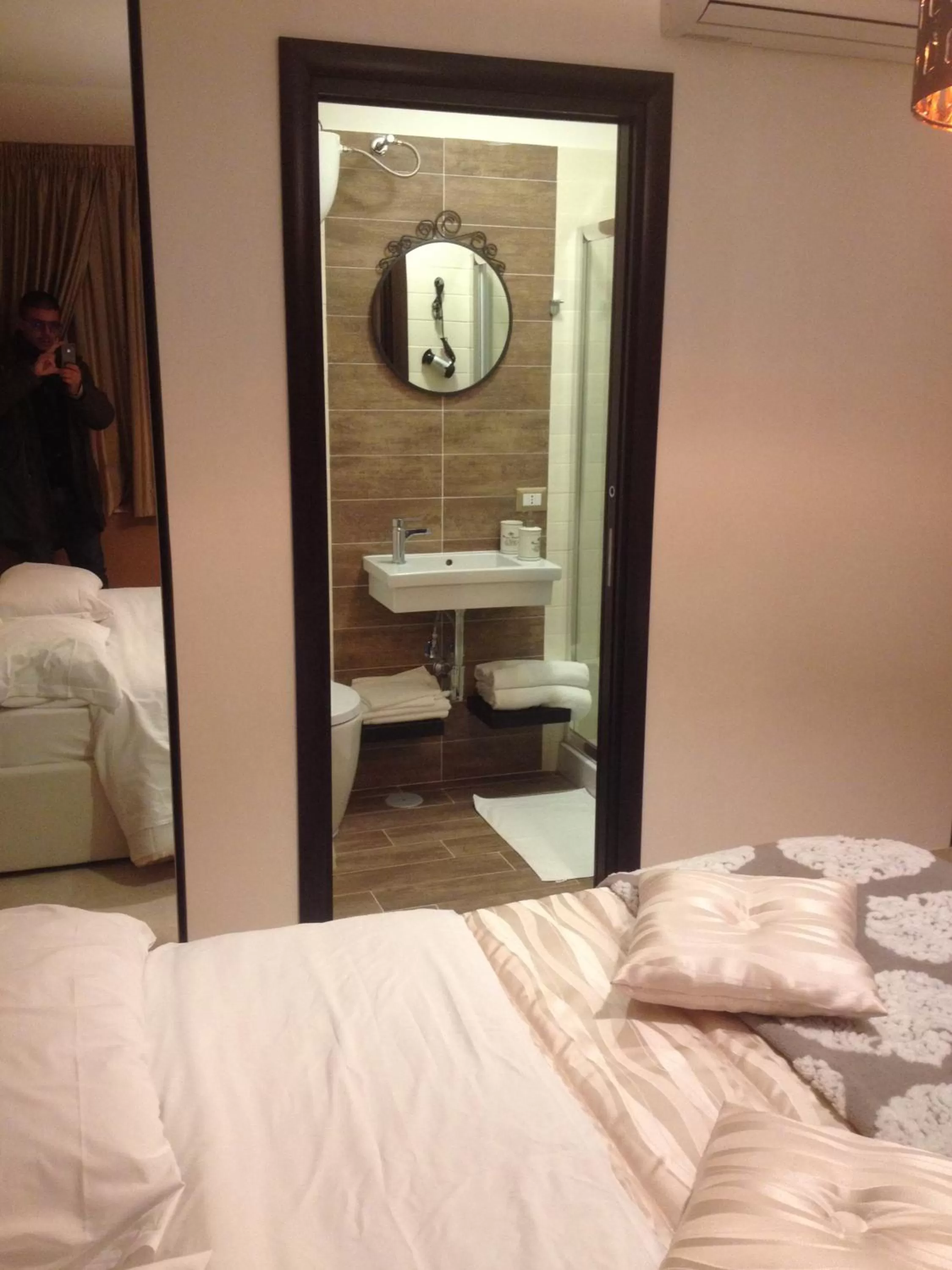 Bathroom, Bed in Terrazza Partenopea