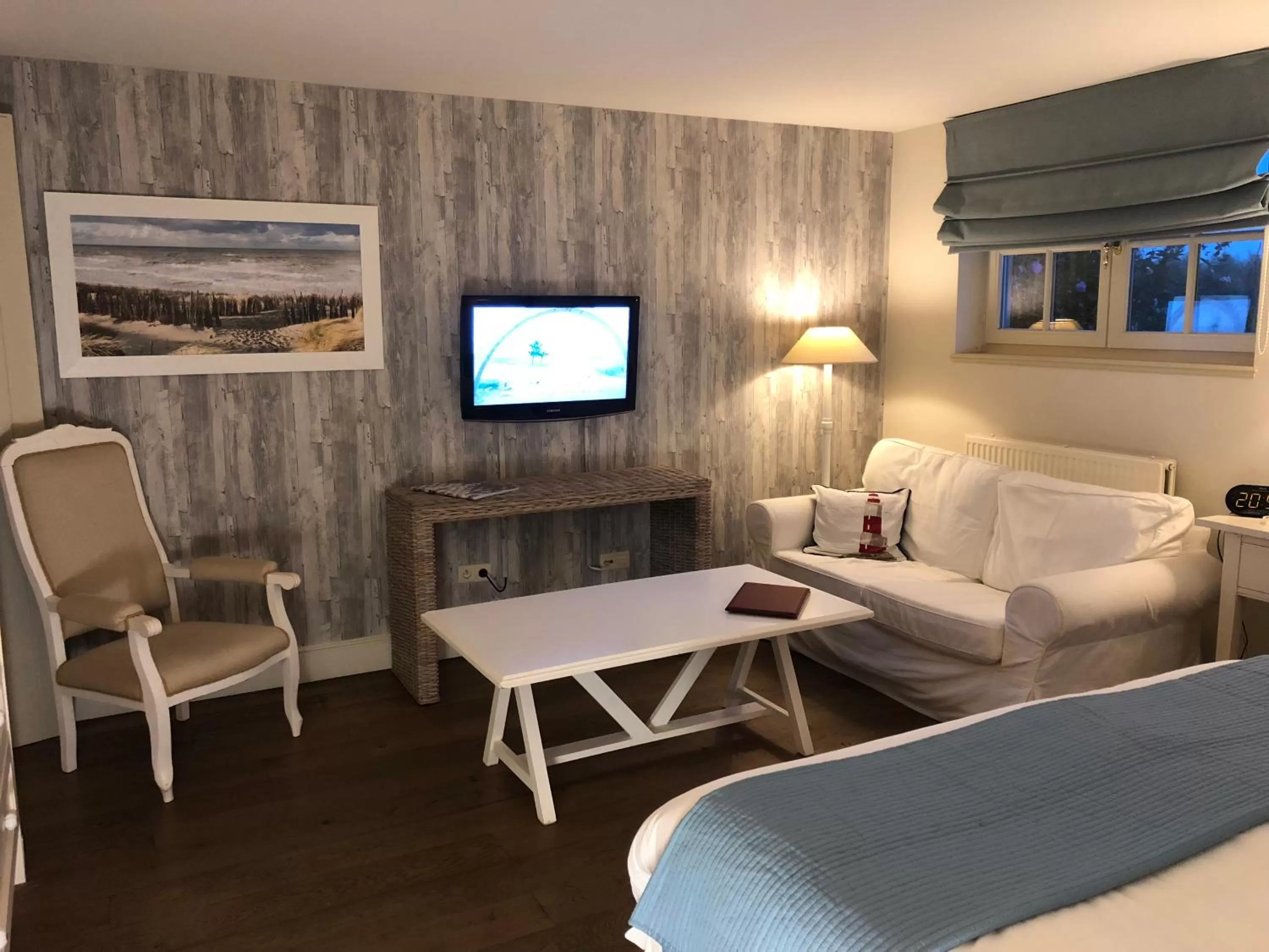 TV/Entertainment Center in Bed & Breakfast Het Zilte Zand - Westende - Middelkerke - De Kust