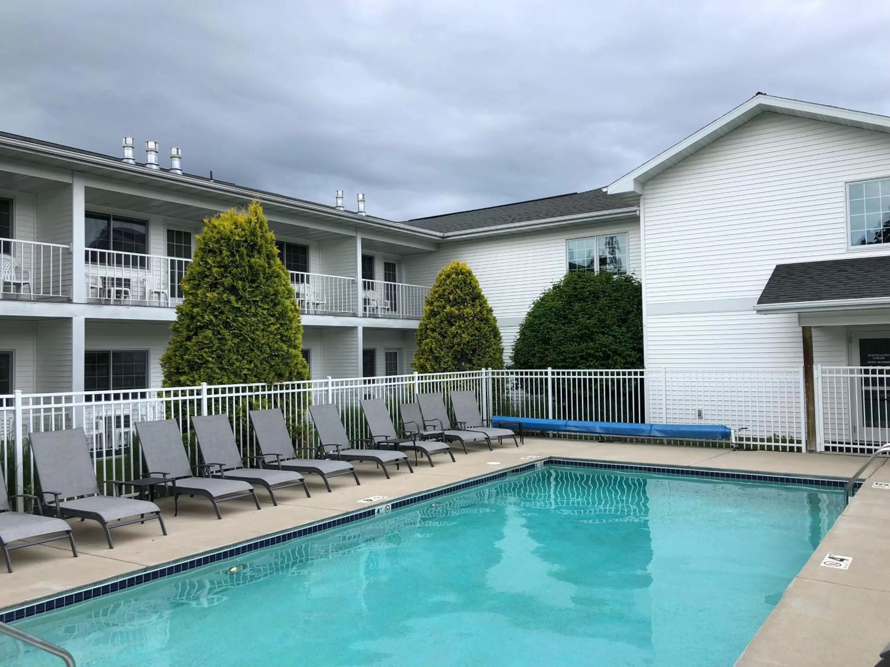 Swimming pool in Homestead Suites - Fish Creek