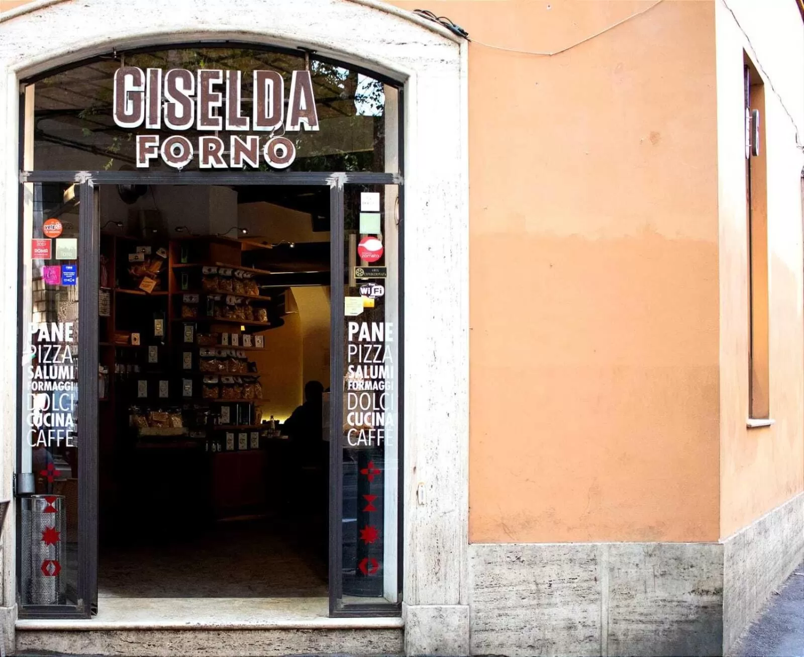 Lounge or bar in In Trastevere House