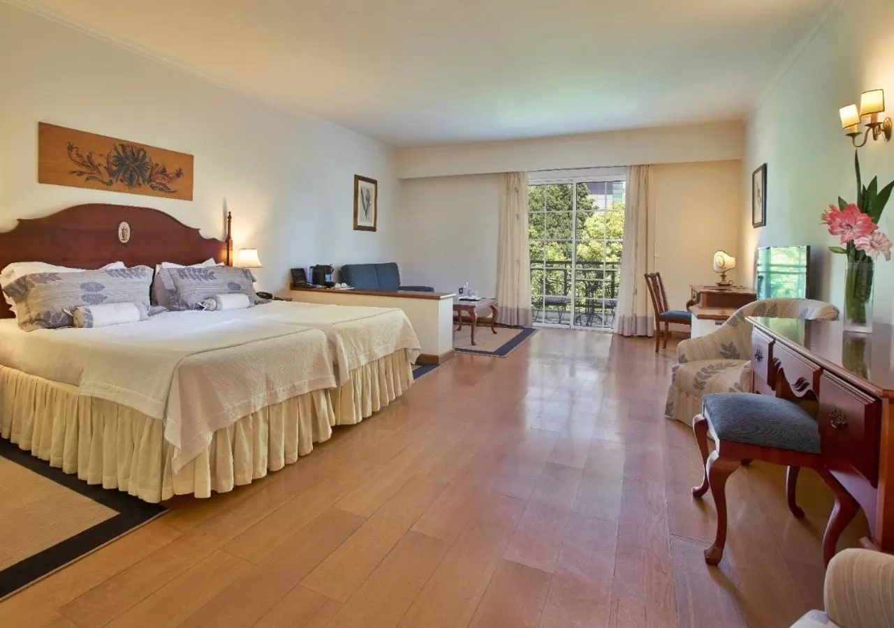 Photo of the whole room, Bed in Quintinha Sao Joao Hotel & Spa