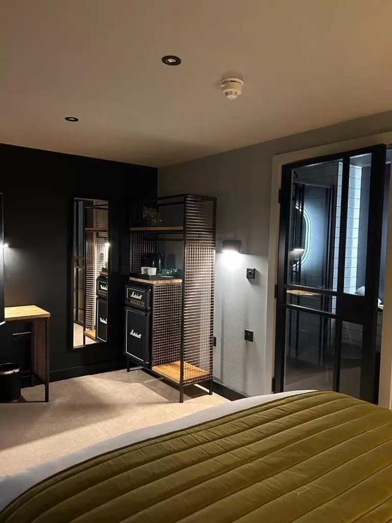 oven in The Baltic Hotel