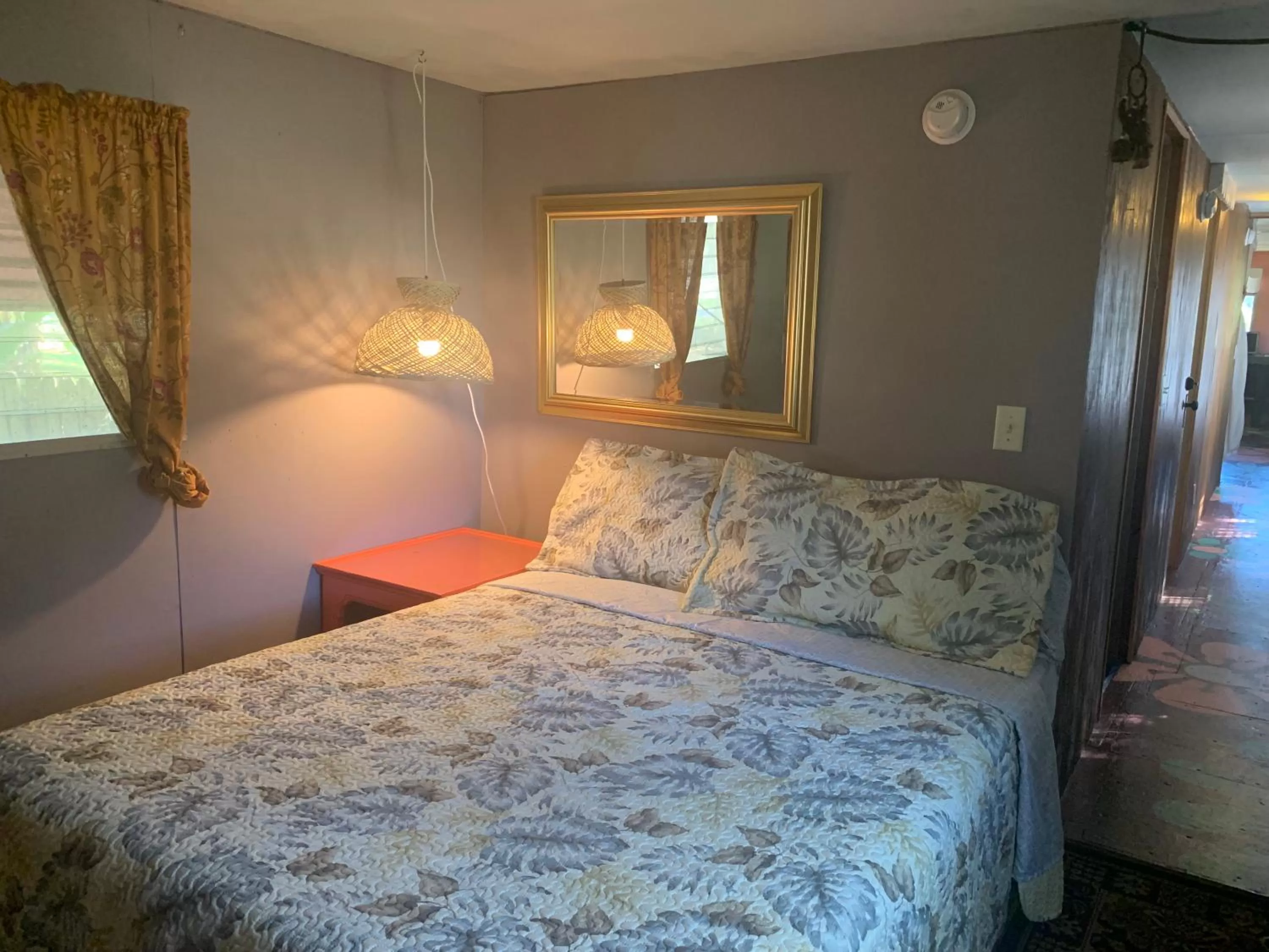 Bedroom, Bed in Nature Coast Inn & Cottages