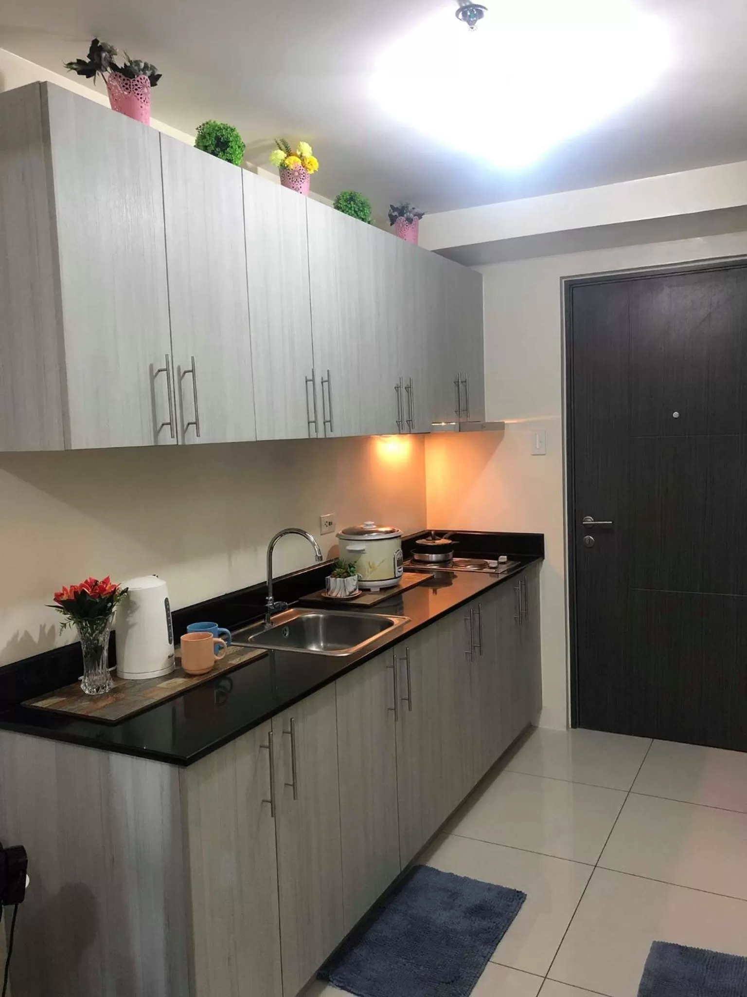 Kitchen or kitchenette, Kitchen/Kitchenette in Green Residences Staycation by PBYY