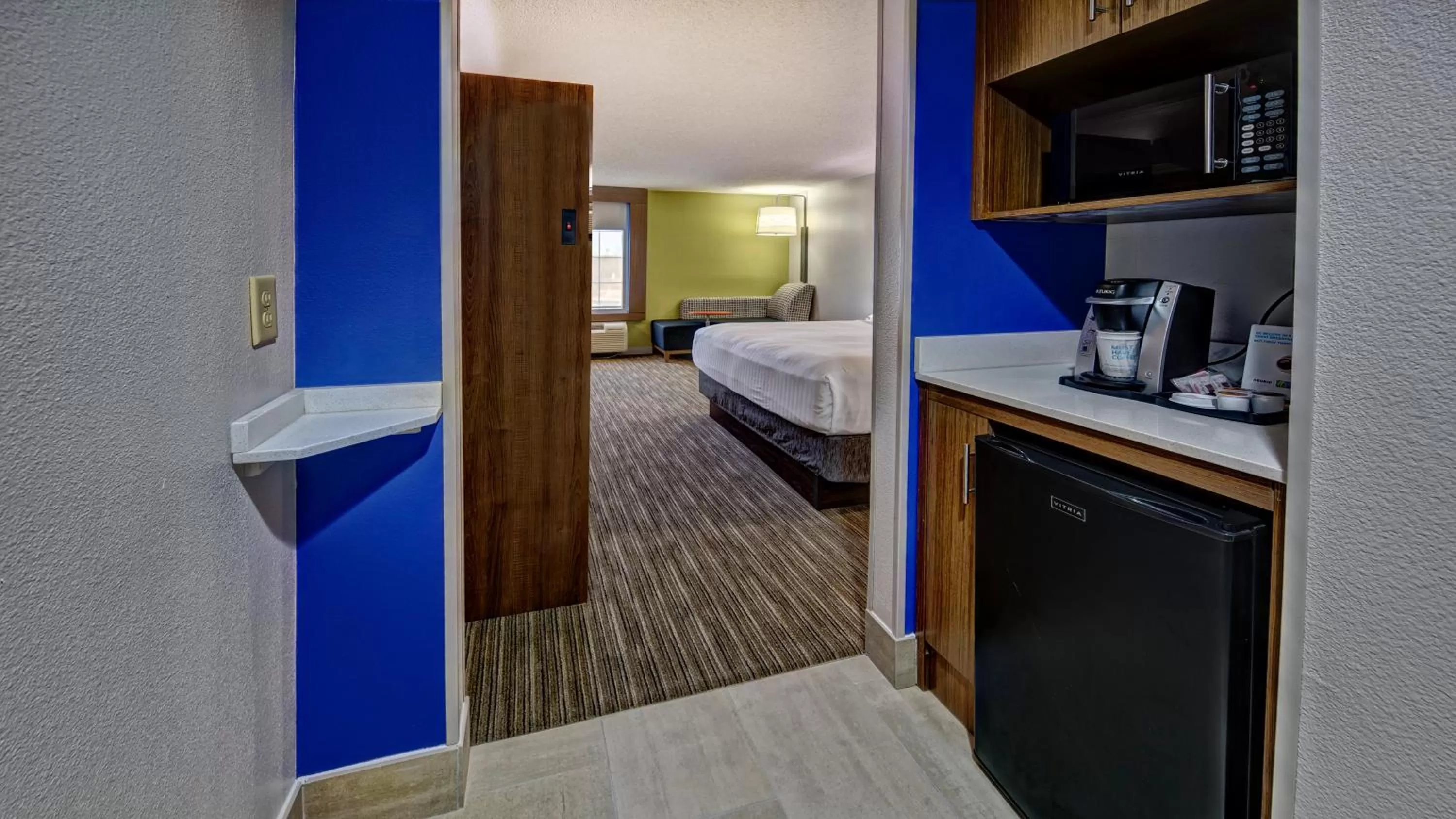 Photo of the whole room, Bed in Holiday Inn Express & Suites Crossville by IHG