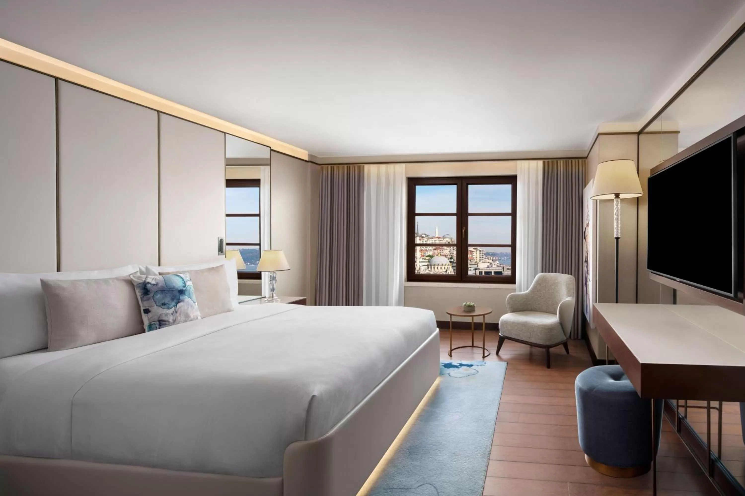 Photo of the whole room, Bed in JW Marriott Istanbul Bosphorus