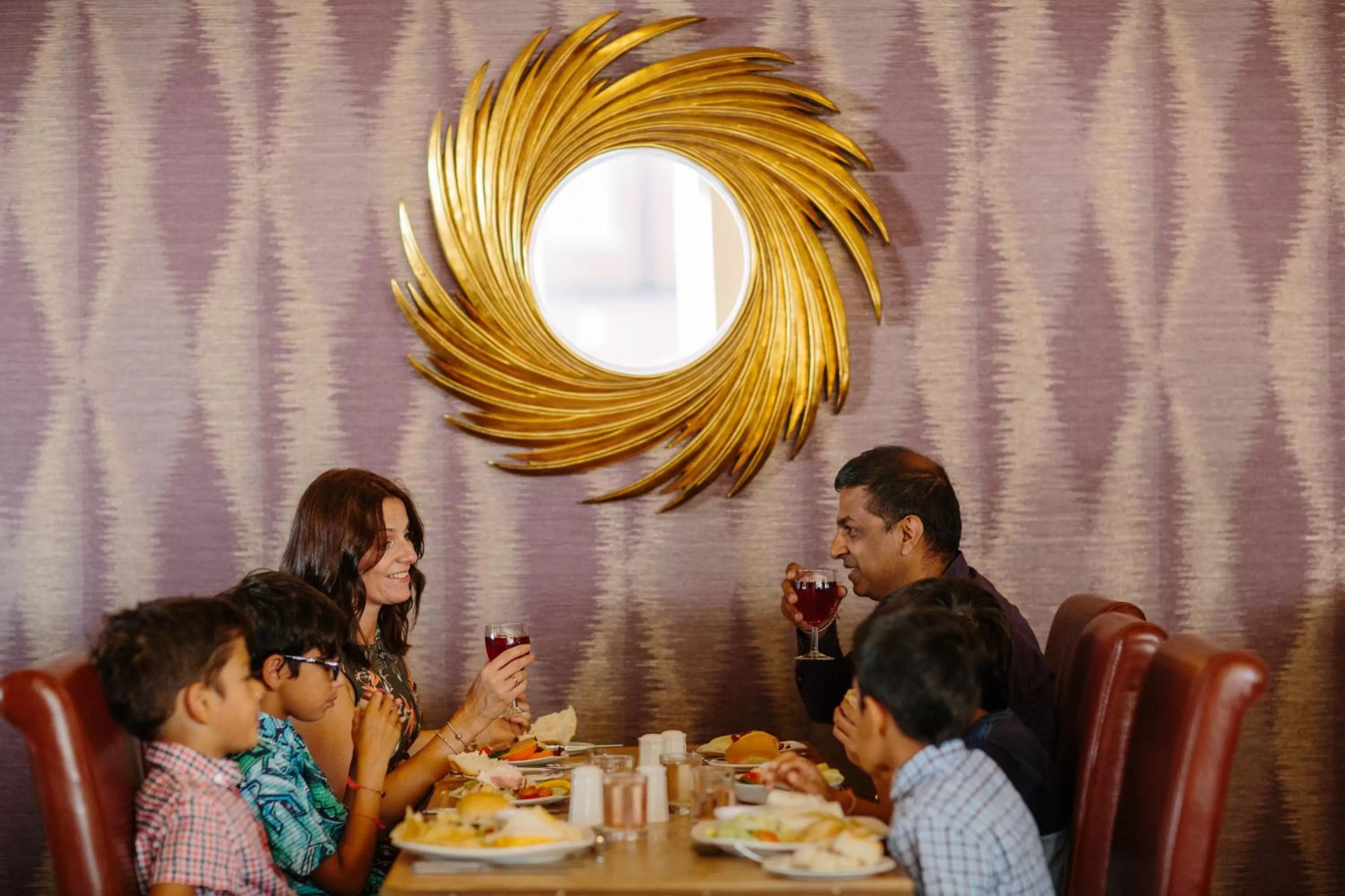 Restaurant/places to eat in Cliffs Hotel