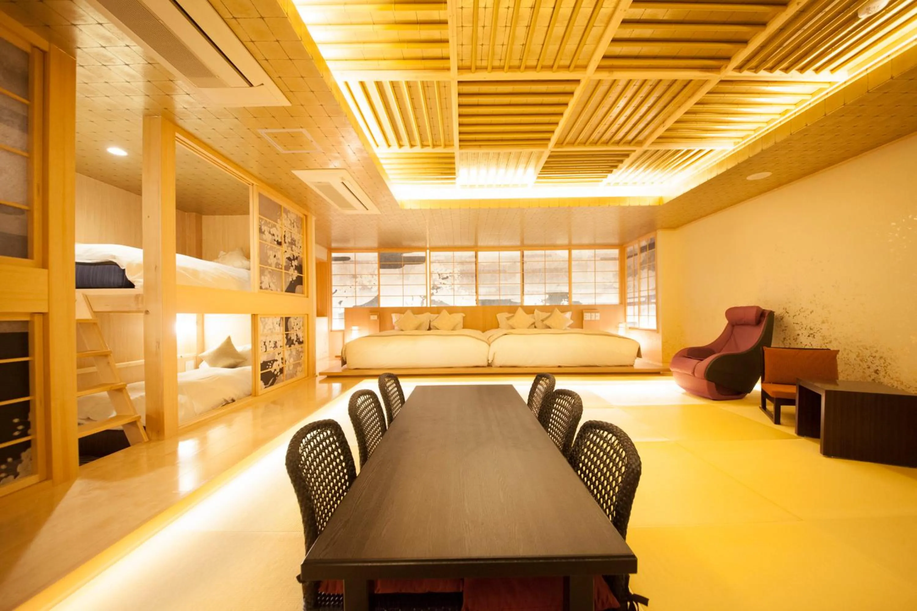 Photo of the whole room, Bed in The Centurion Classic Akasaka