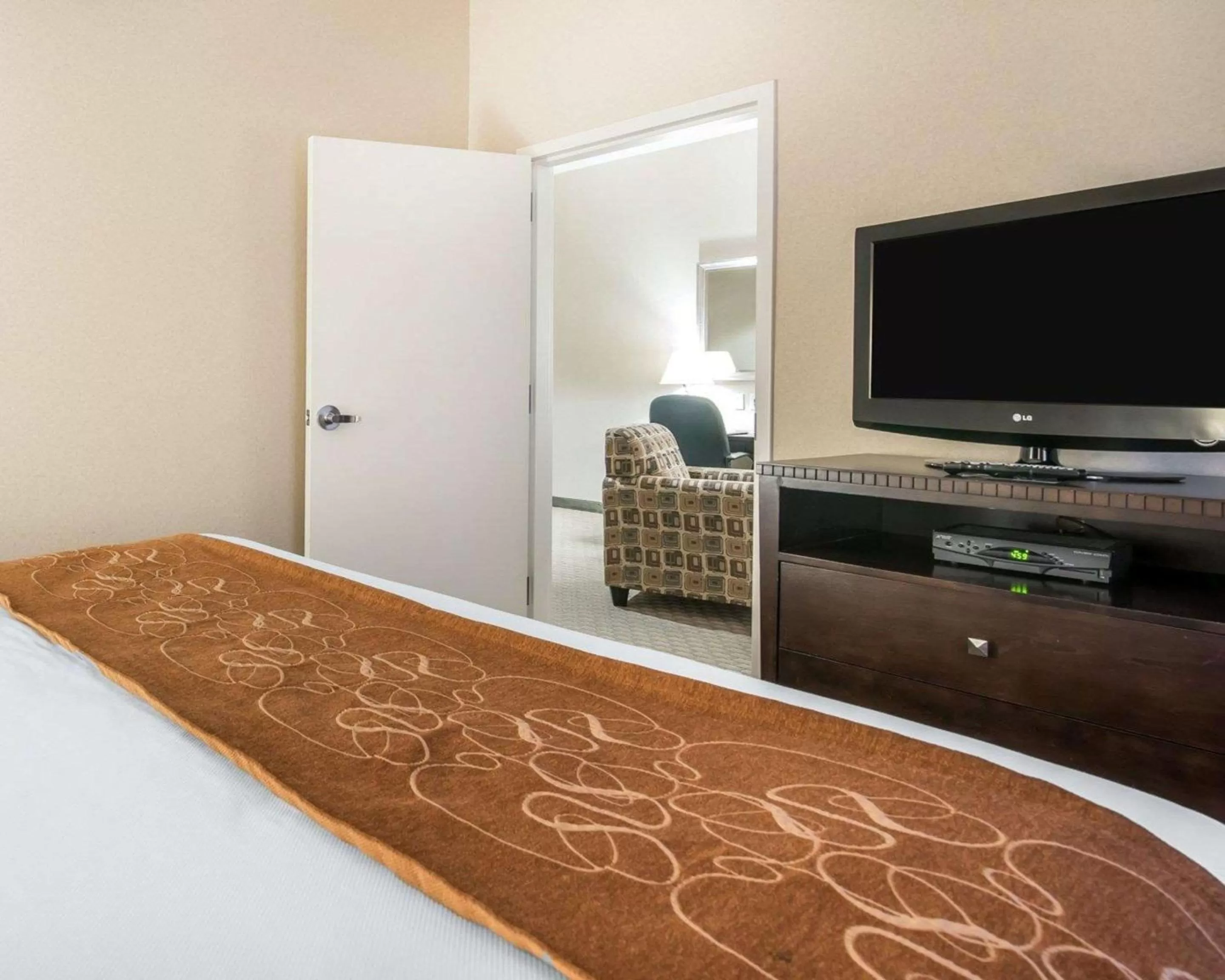 Photo of the whole room in University Inn Vestal