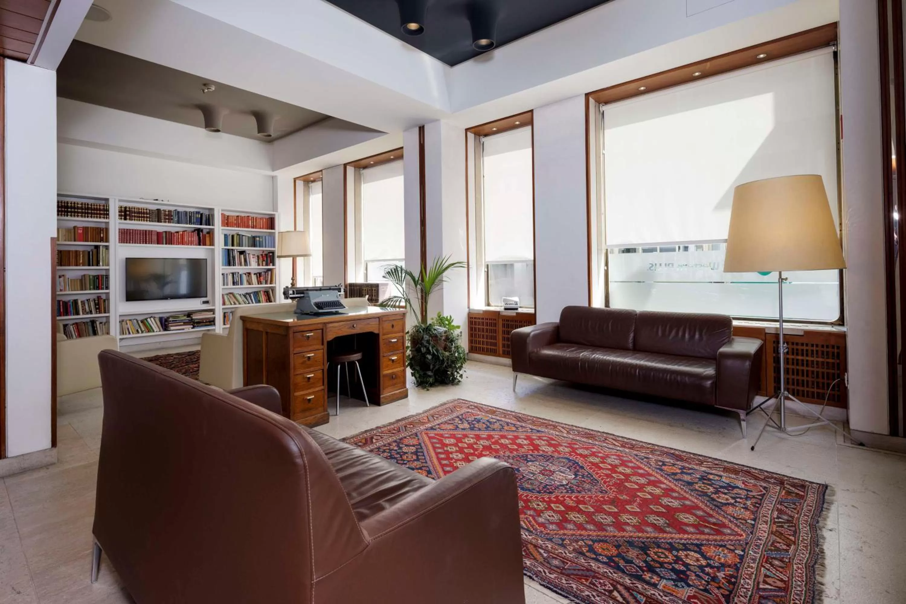 Library in Best Western Plus Hotel Bologna