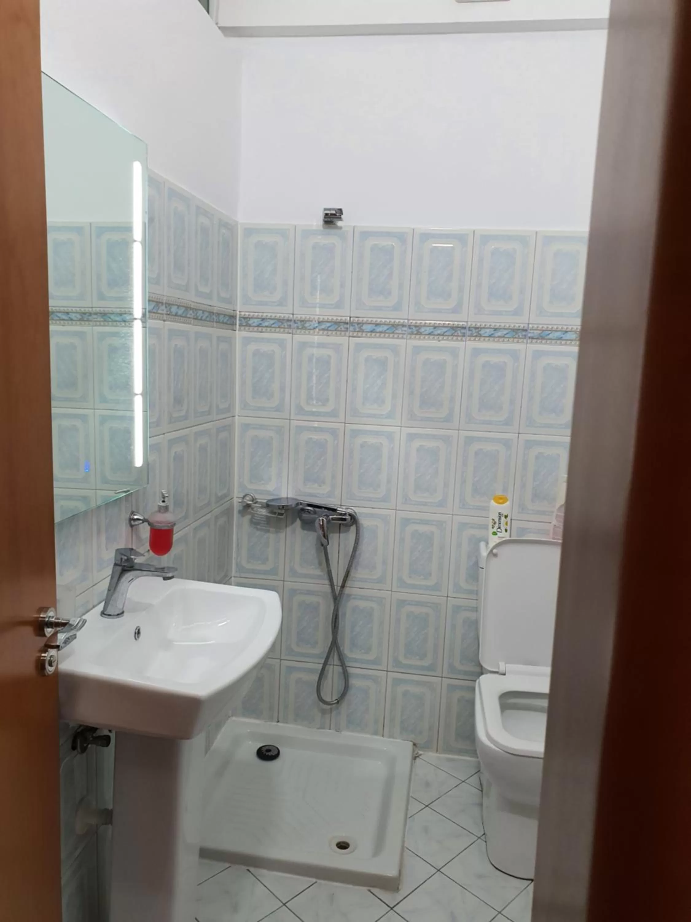 Bathroom in Kompleksi GJONI