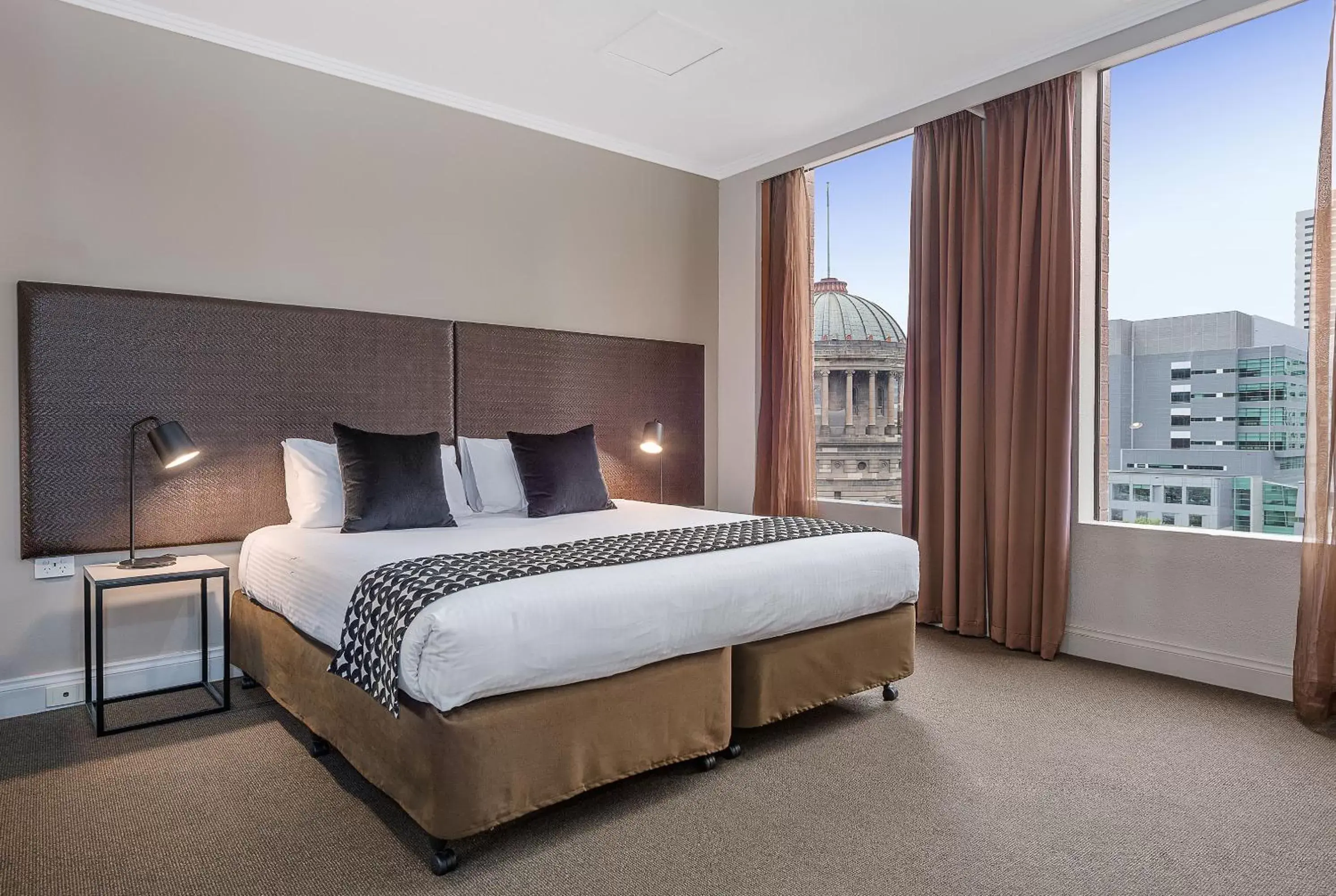 One-Bedroom Suite- Weekly Housekeeping in Mantra on Little Bourke Melbourne One-Bedroom Suite- Weekly Housekeeping in Mantra on Little Bourke Melbourne