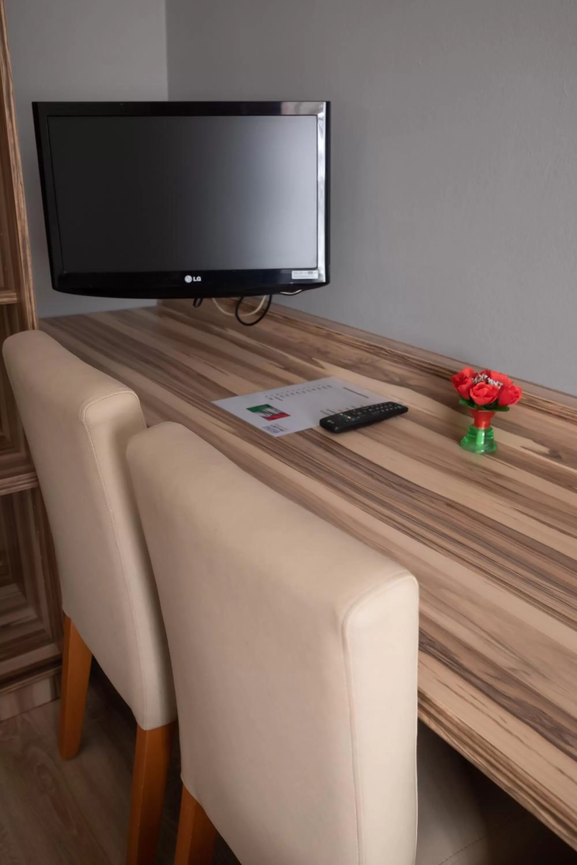 TV/Entertainment Center in Hotel Am Limes