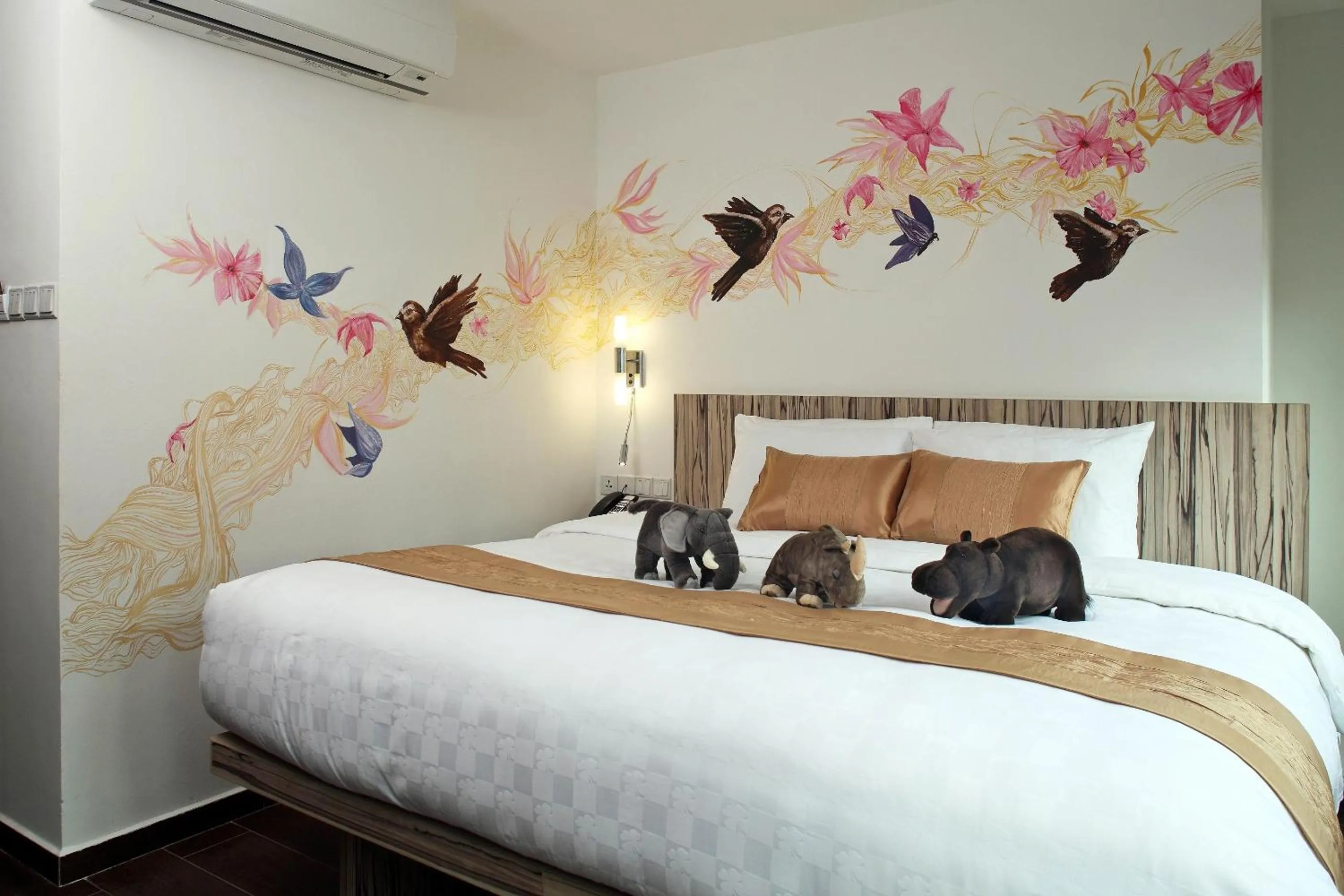 Photo of the whole room, Bed in Hotel Clover The Arts