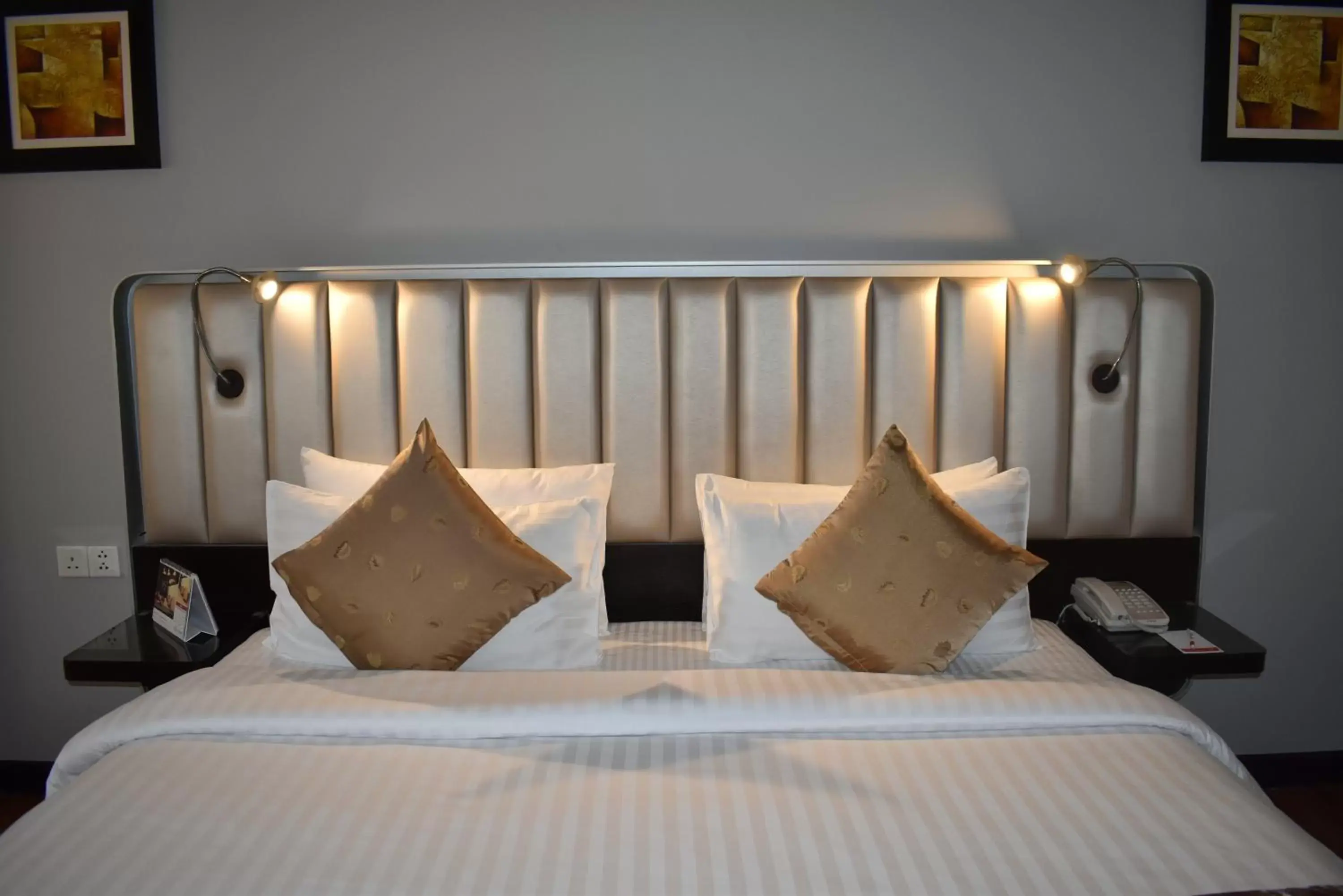 Business Queen Room - single occupancy - Non-Smoking in Ramada Plaza by Wyndham Karachi Airport Hotel Business Queen Room - single occupancy - Non-Smoking in Ramada Plaza by Wyndham Karachi Airport Hotel