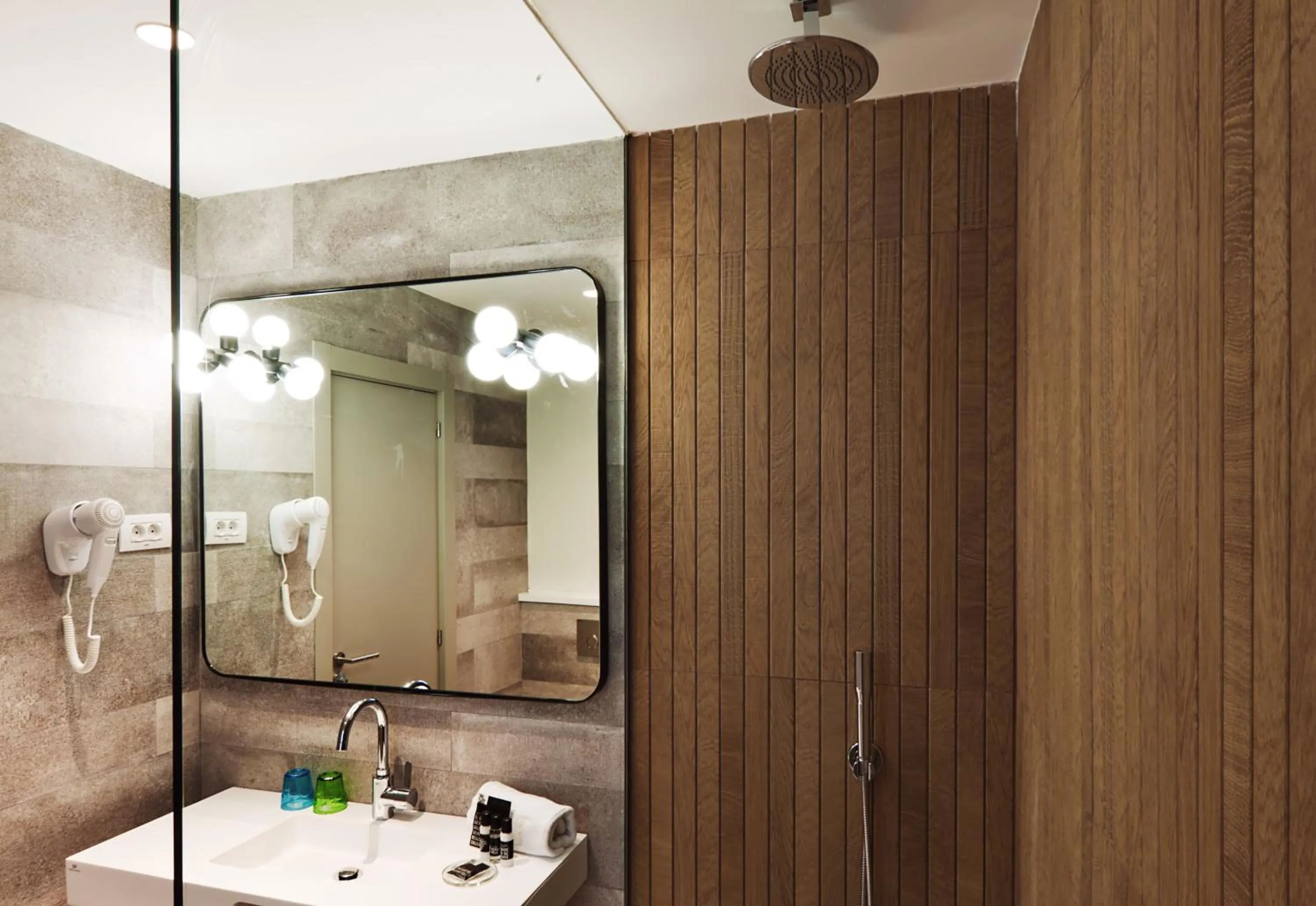 Shower in One Shot Colón