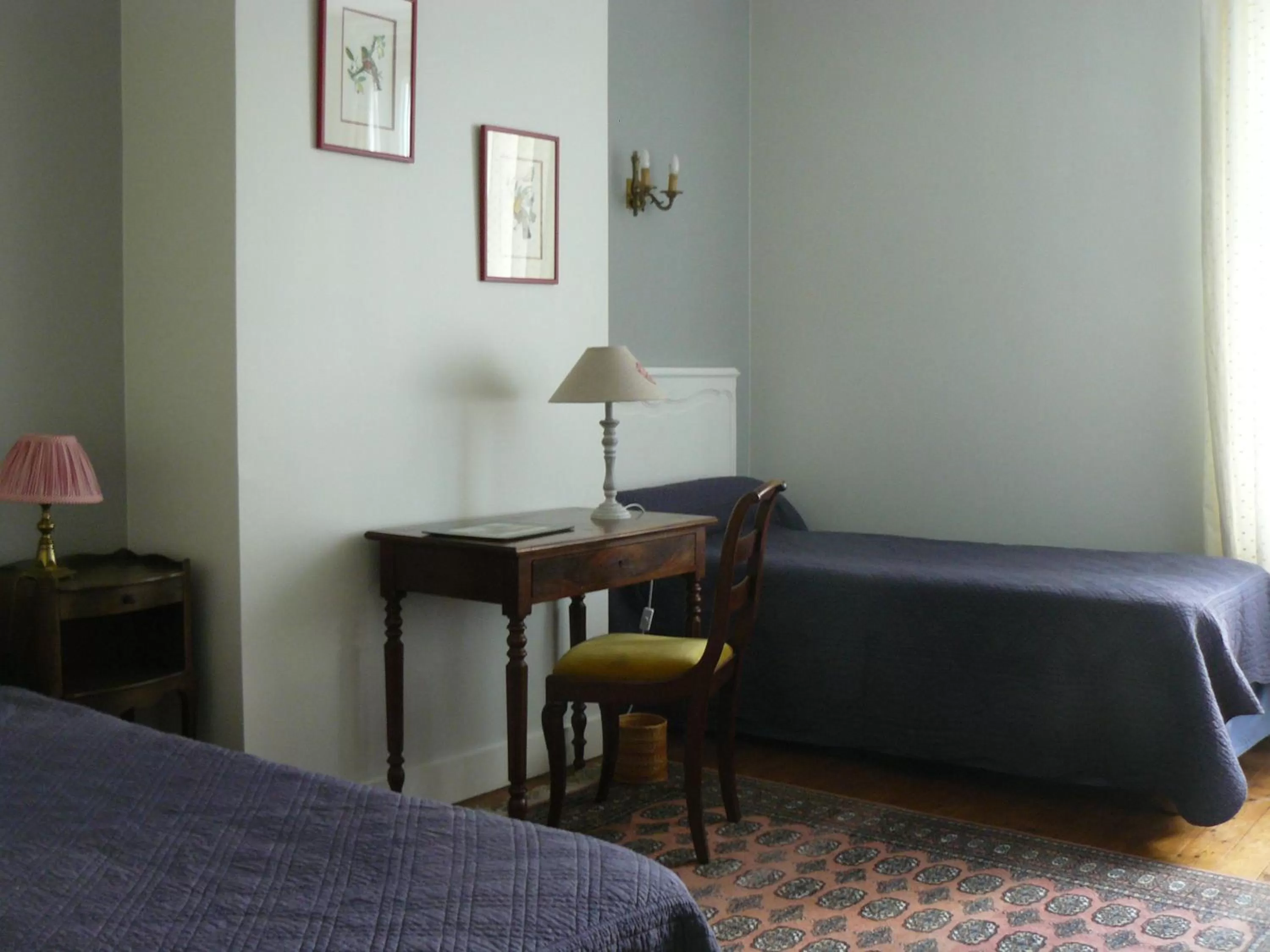 Photo of the whole room, Bed in La Maison de Saumur
