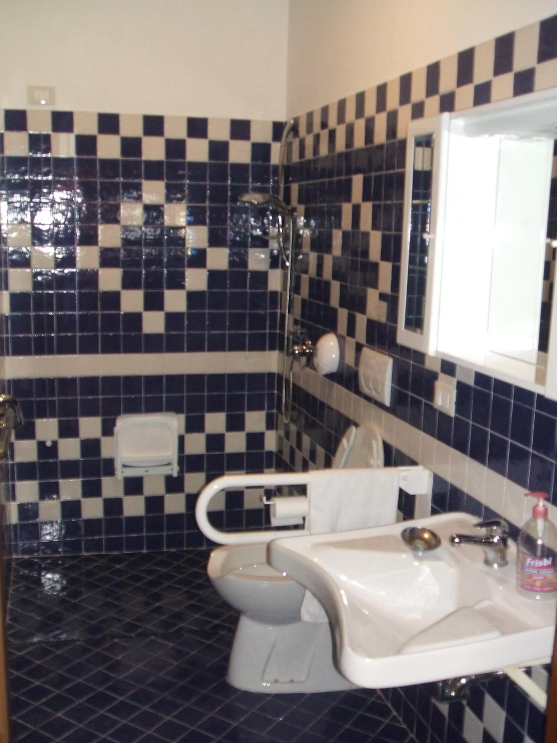 Shower in Cambridge Hotel