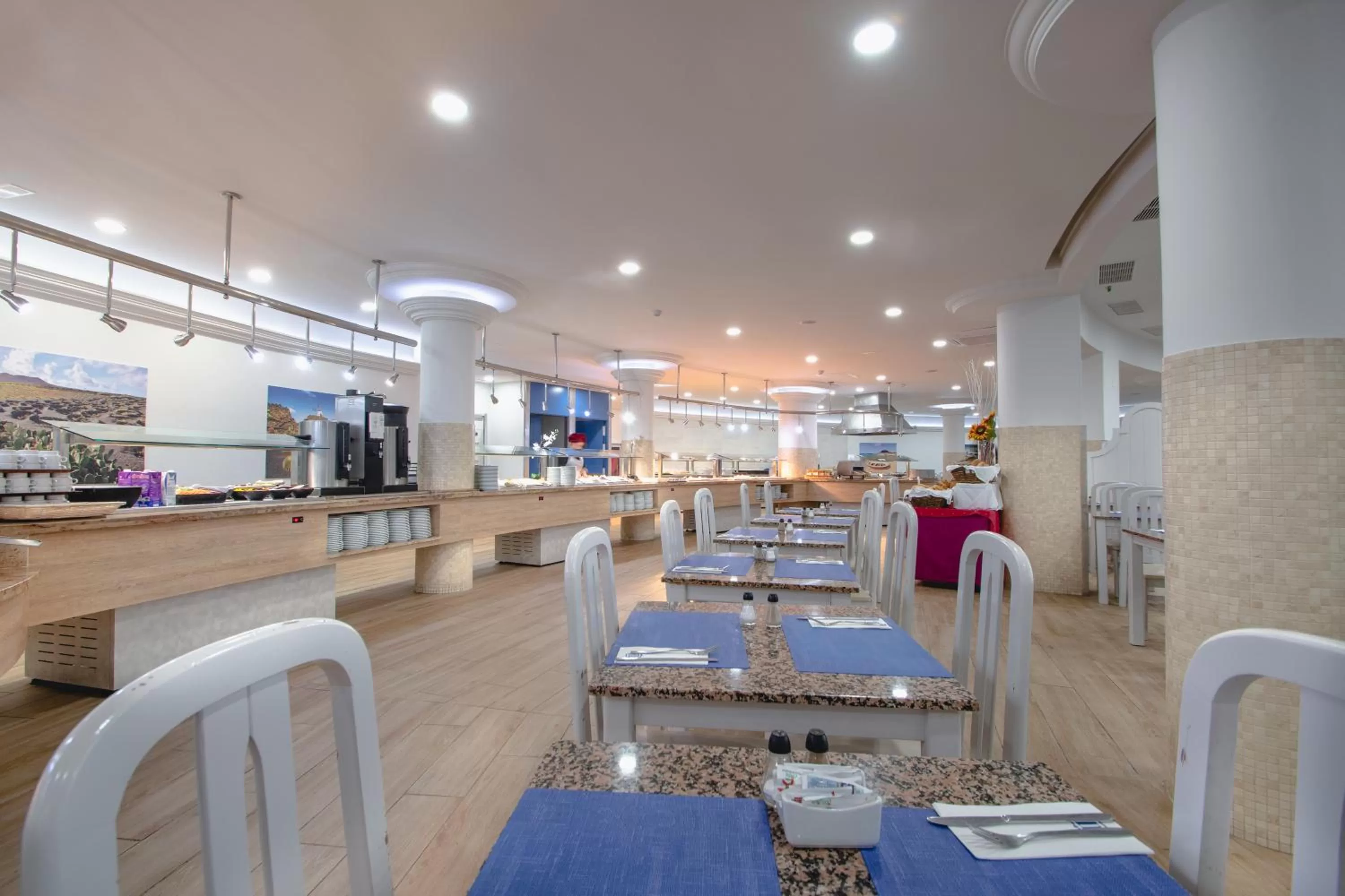 Restaurant/places to eat in HL Paradise Island