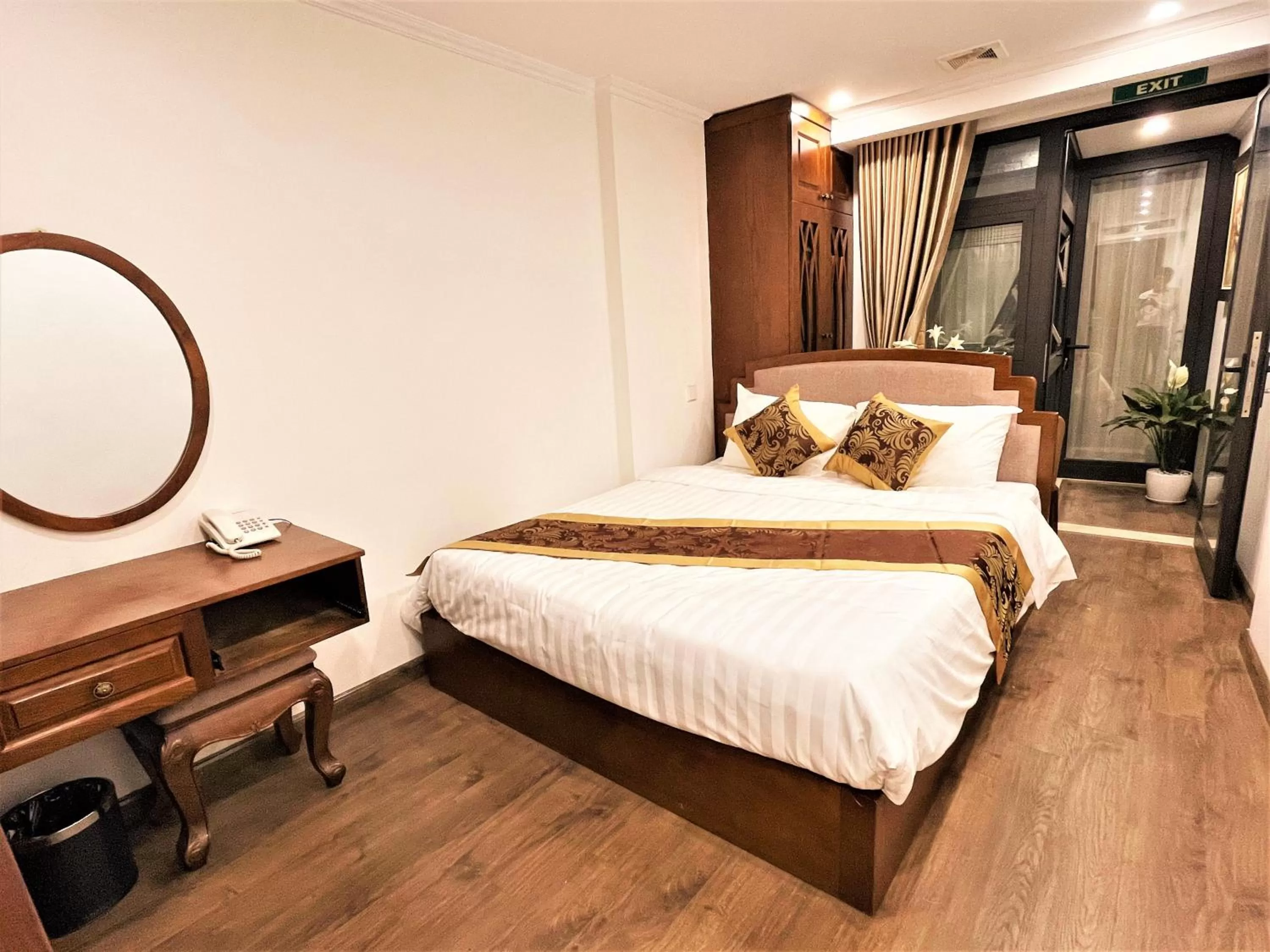 Photo of the whole room, Bed in DE LA SOIE Hotel & Travel