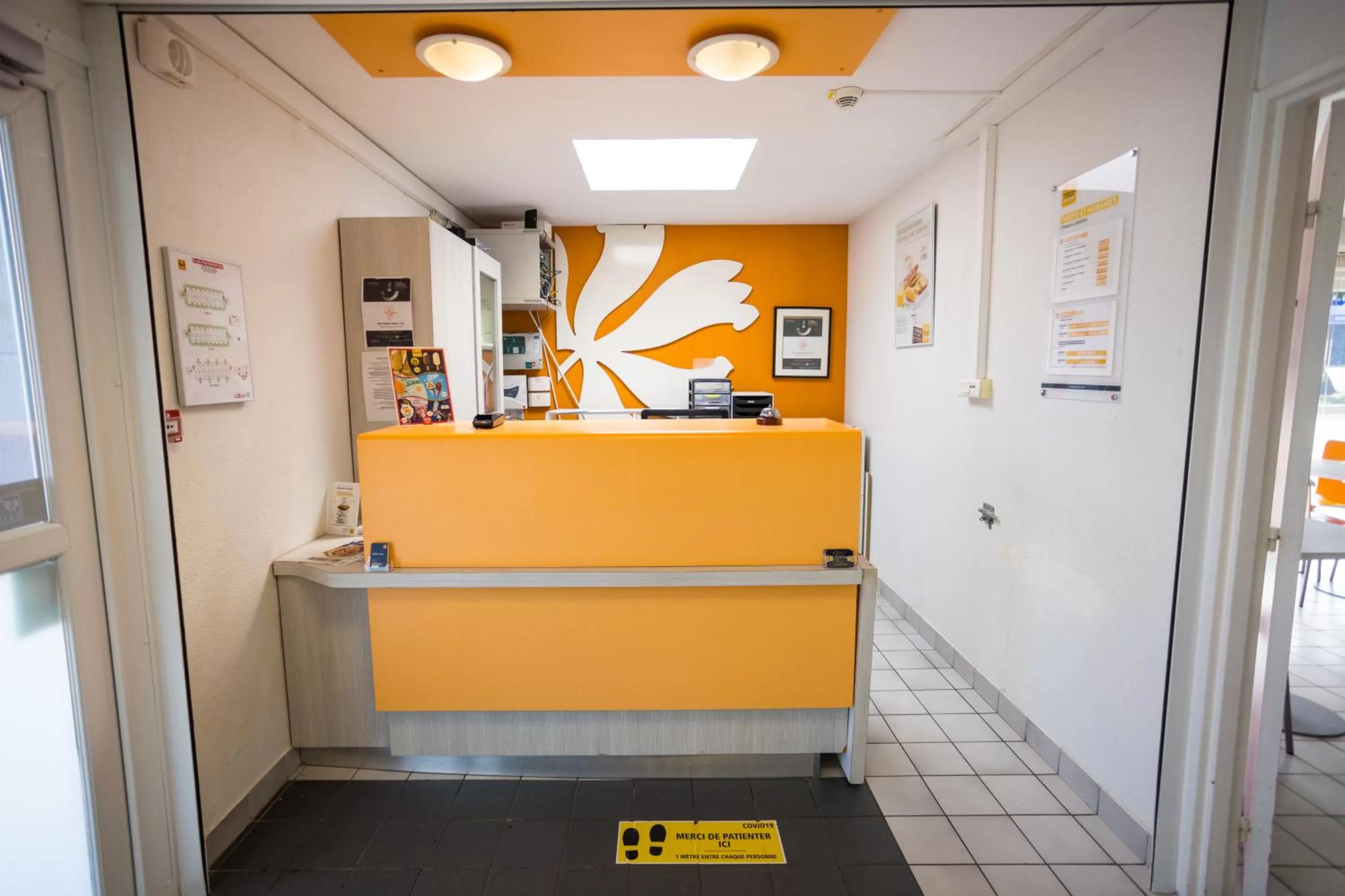 Lobby or reception in Première Classe Cherbourg - Tourlaville