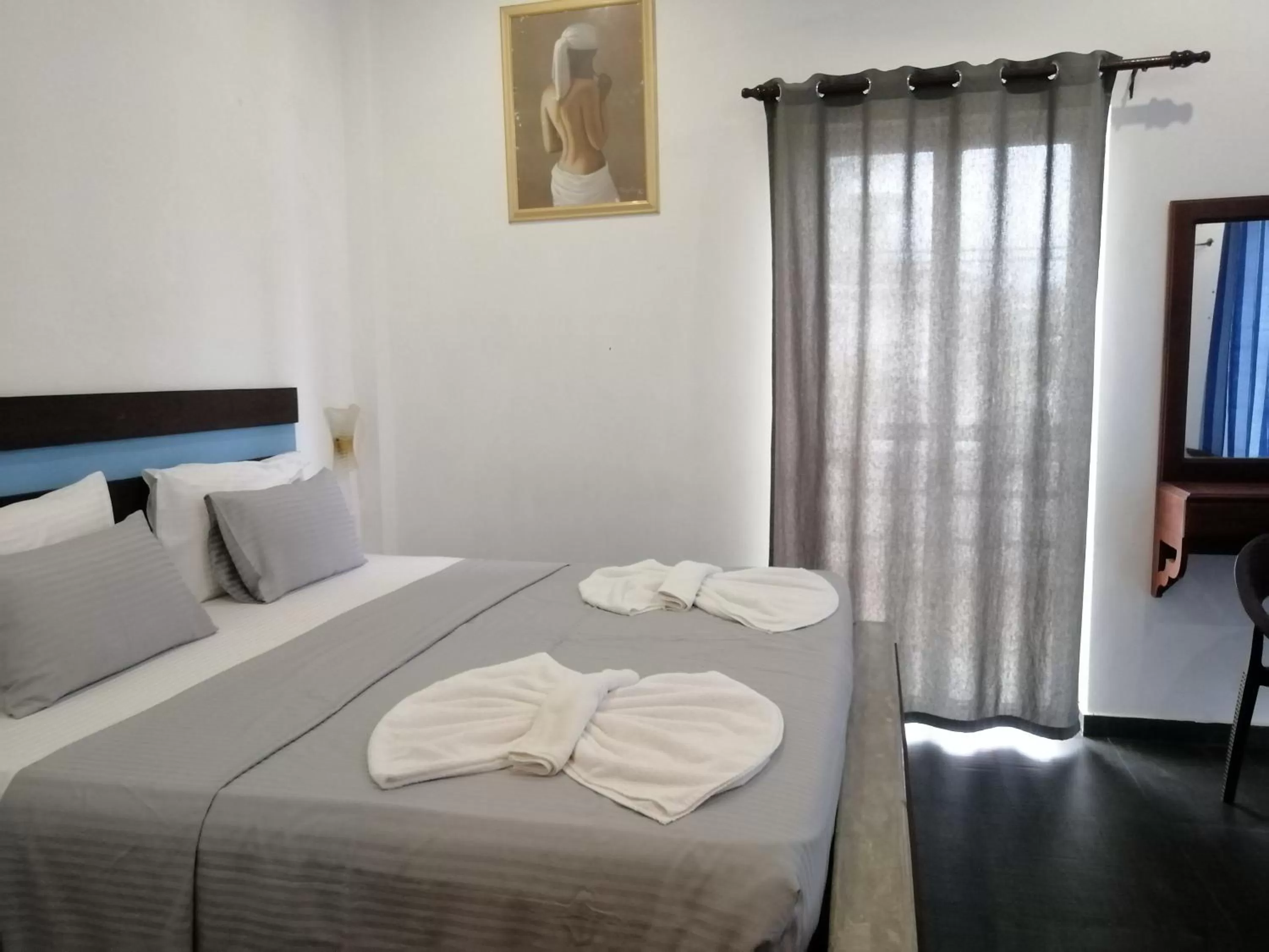 Bed in Le Petit Hotel & Restaurant