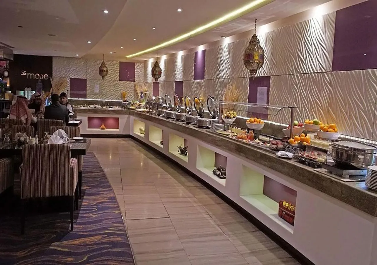 Restaurant/places to eat in Novotel Suites Riyadh Olaya