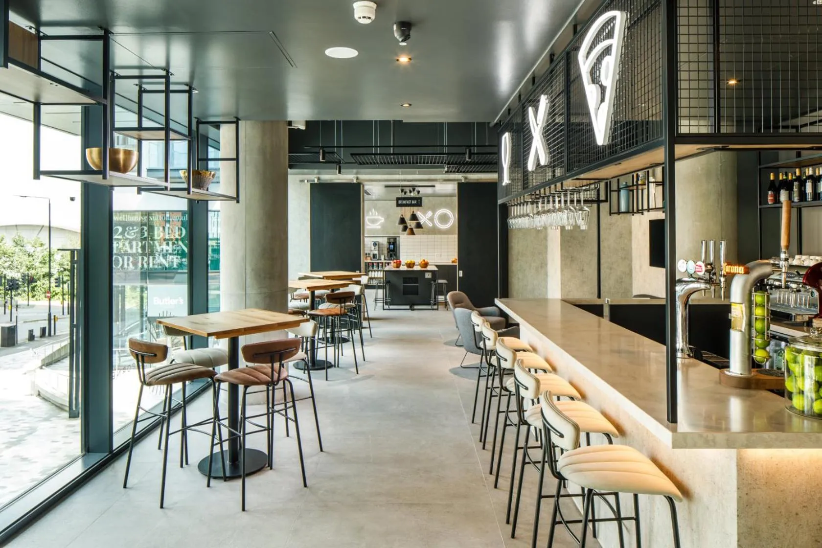 Restaurant/places to eat in Aparthotel Adagio London Sutton Point