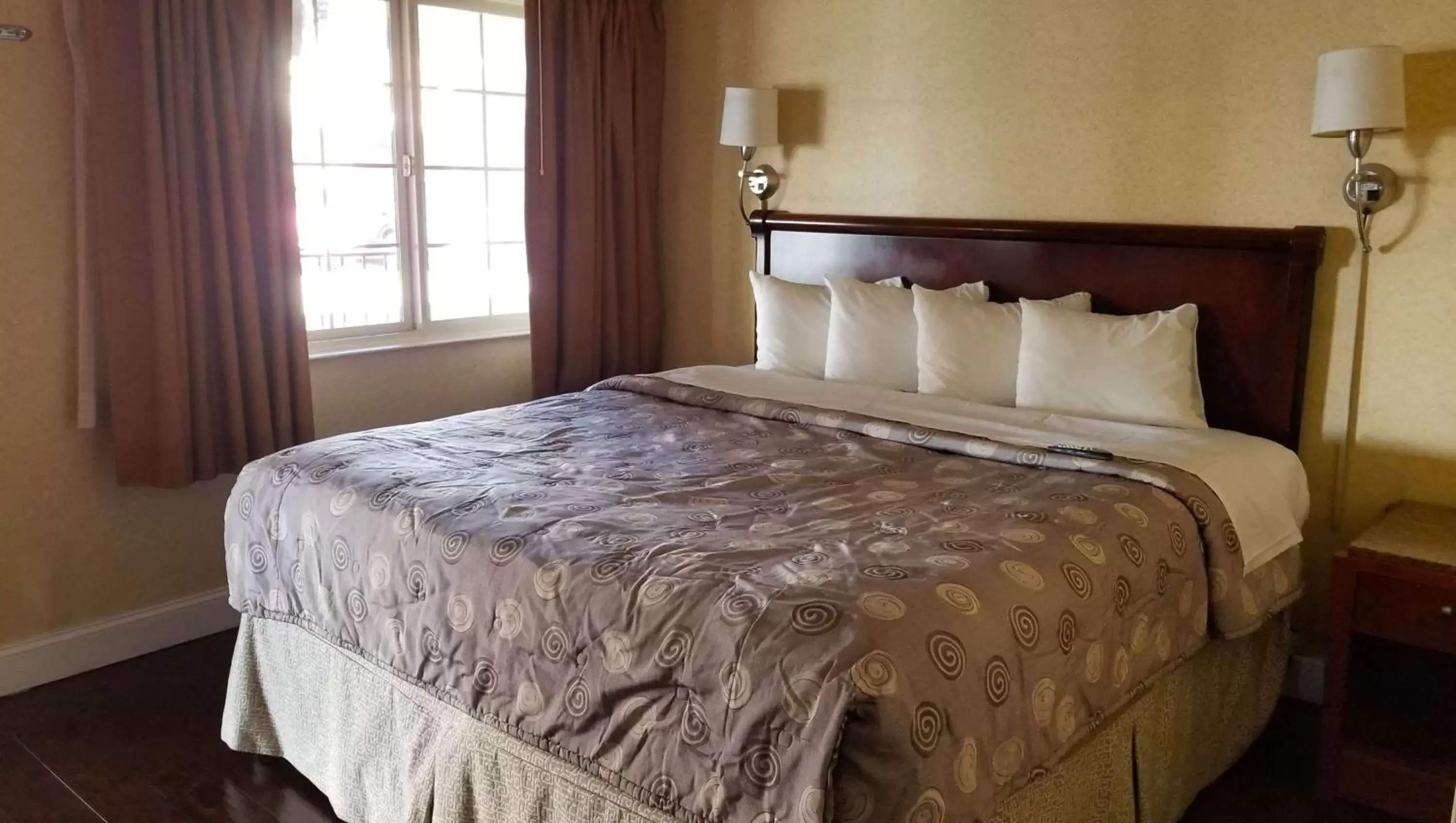 King Room in Pacific Heights Inn King Room in Pacific Heights Inn