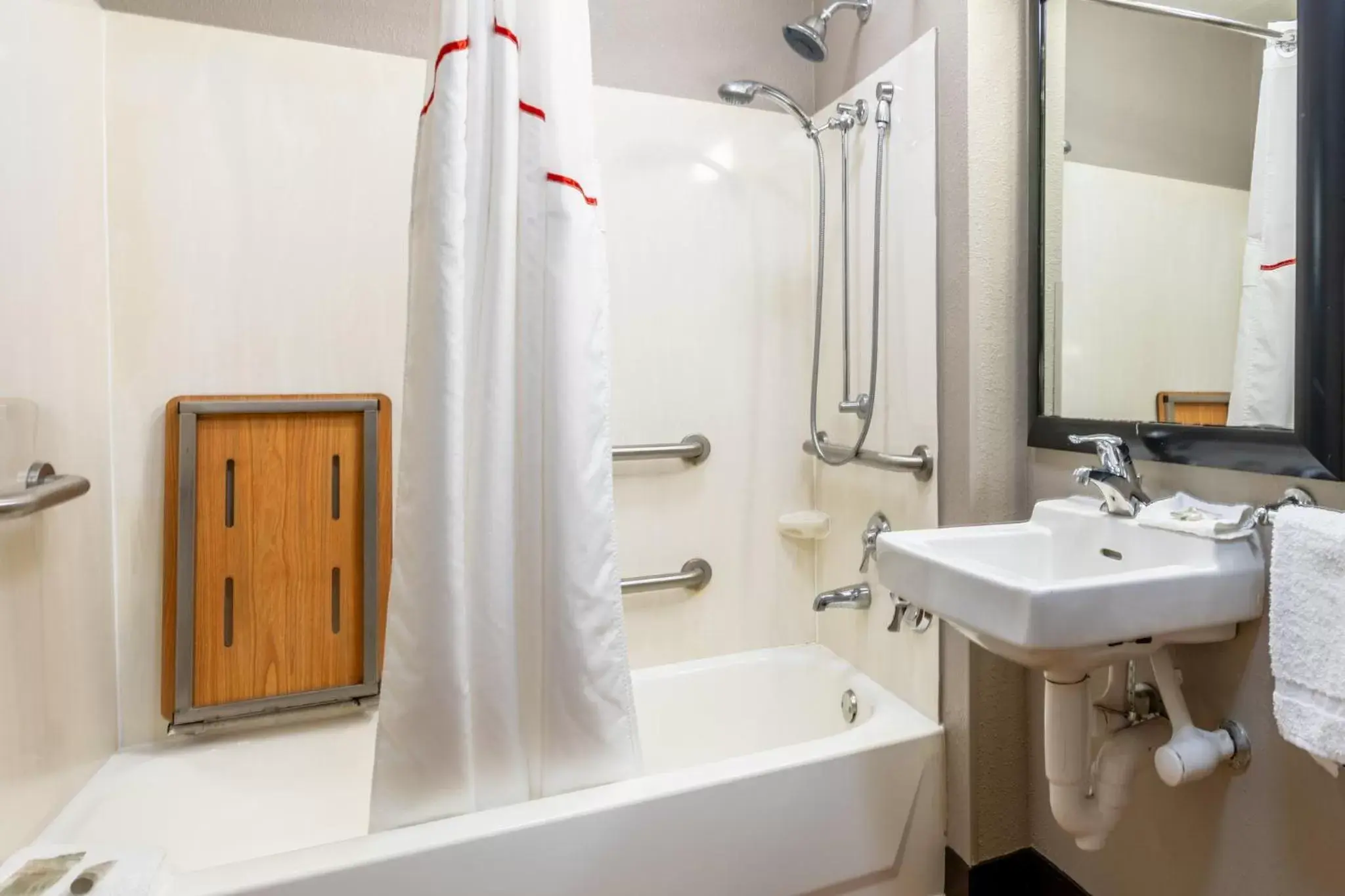 Premium King Room Disability Access Smoke Free (Upgraded Bedding & Snack) in Red Roof Inn PLUS+ Nashville Airport Premium King Room Disability Access Smoke Free (Upgraded Bedding & Snack) in Red Roof Inn PLUS+ Nashville Airport