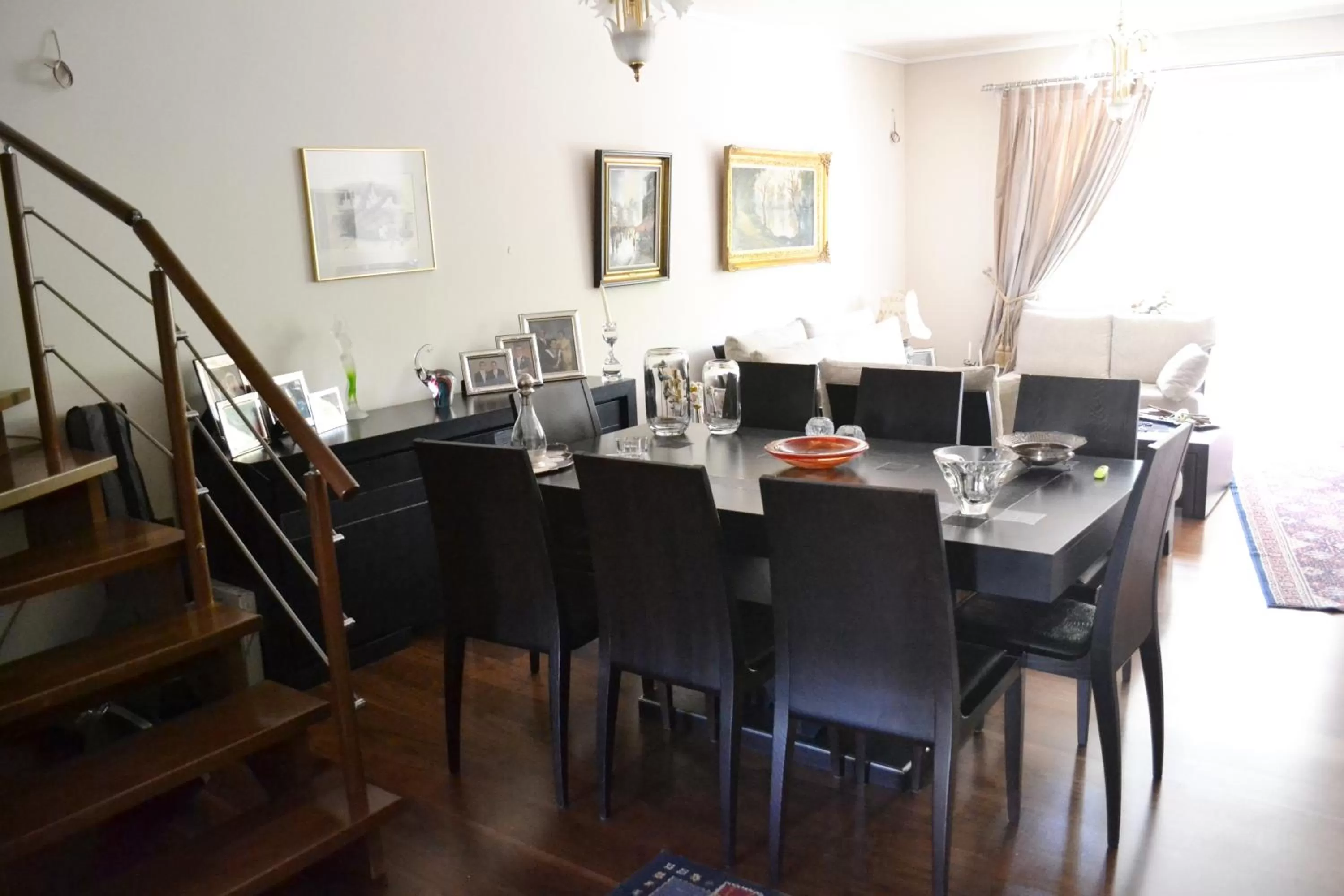 Communal lounge/ TV room in Veggie Garden Athens B&B