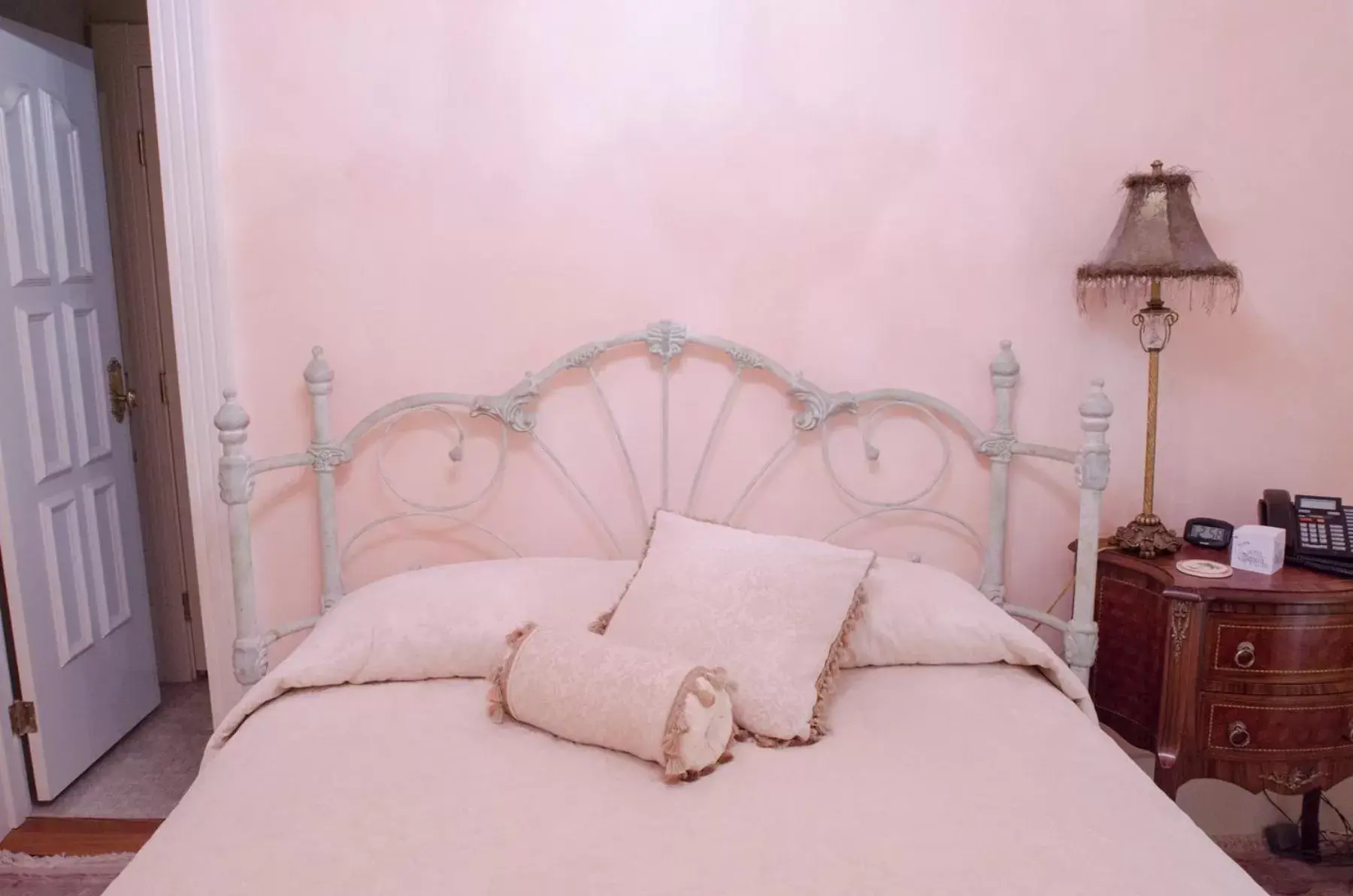 Azalea Room in The Hotel Magnolia Azalea Room in The Hotel Magnolia