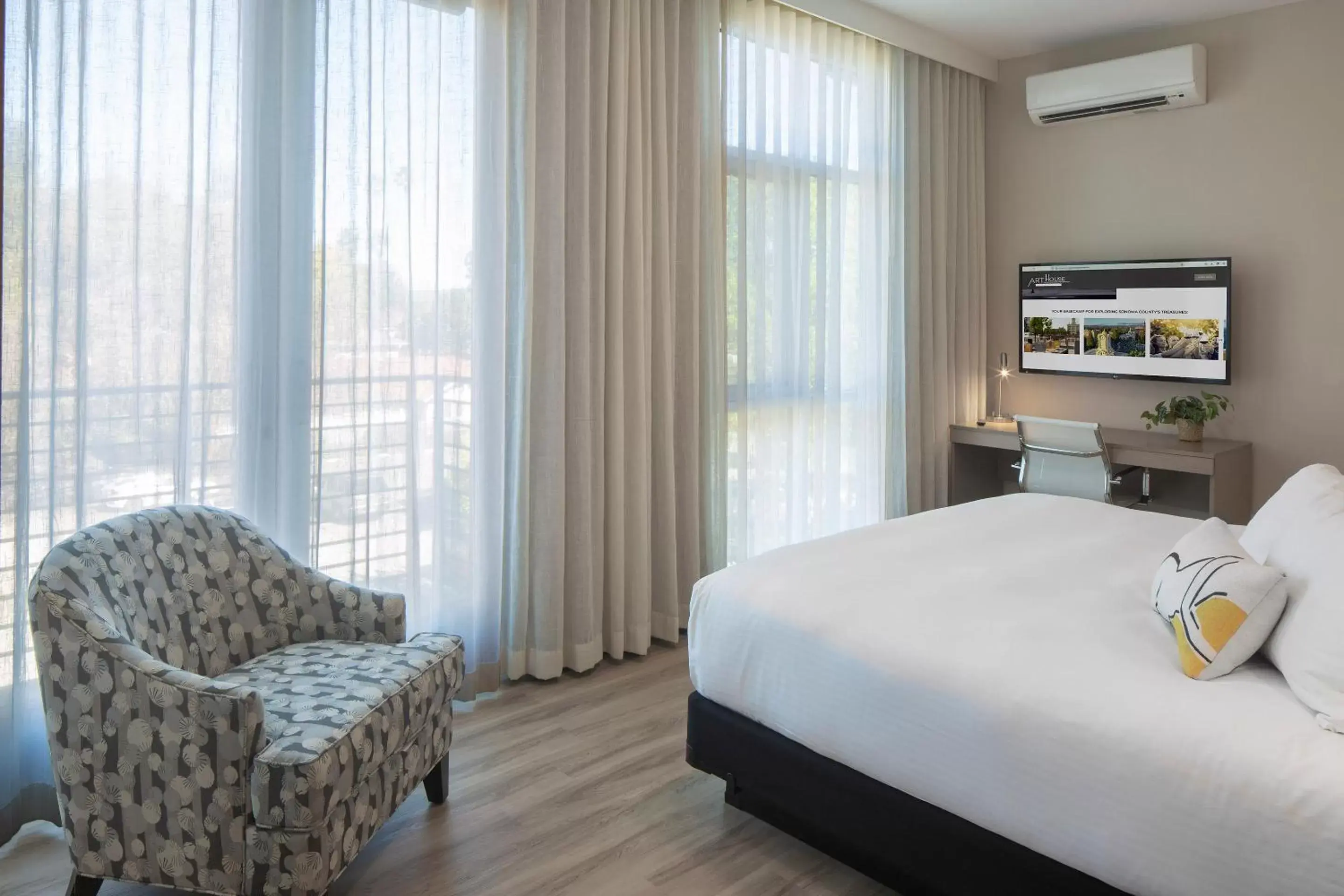 Classic King with Balcony in Art House Hotel Classic King with Balcony in Art House Hotel