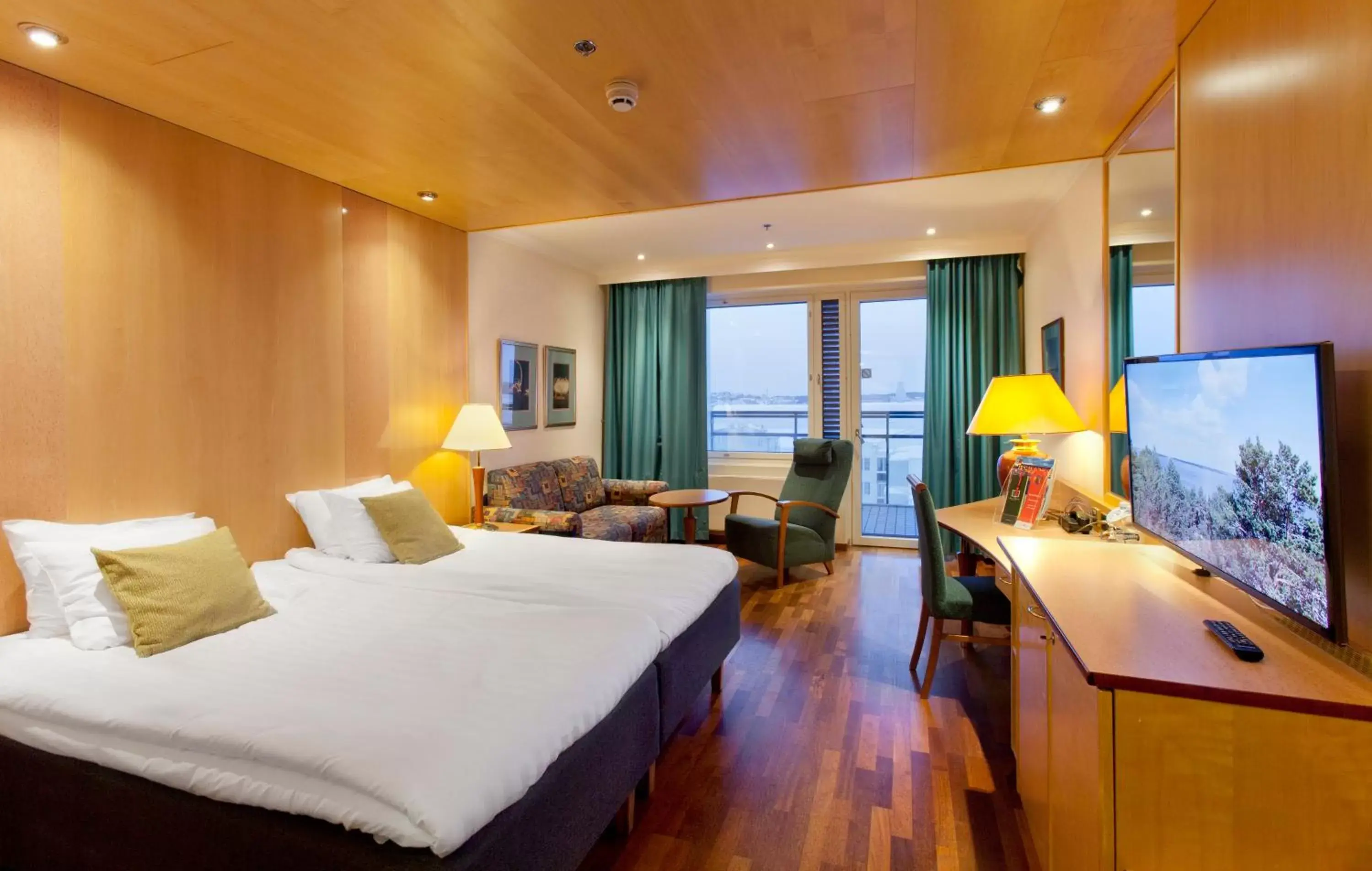 Standard Twin Room with Balcony and Lake View - Annex Building - Spa Access Included in Holiday Club Tampereen Kehräämö Standard Twin Room with Balcony and Lake View - Annex Building - Spa Access Included in Holiday Club Tampereen Kehräämö