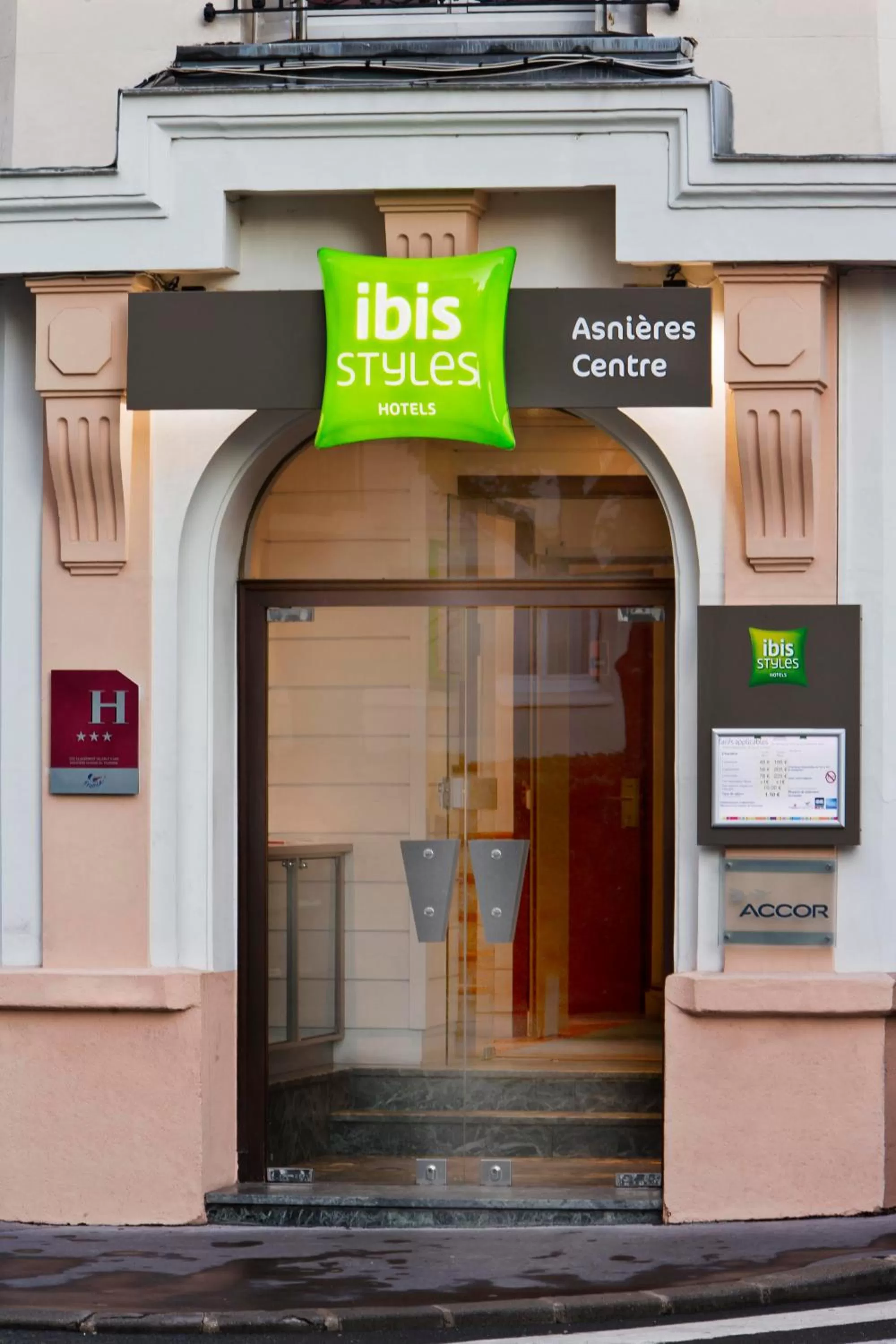 Facade/entrance in ibis Styles Asnieres Centre