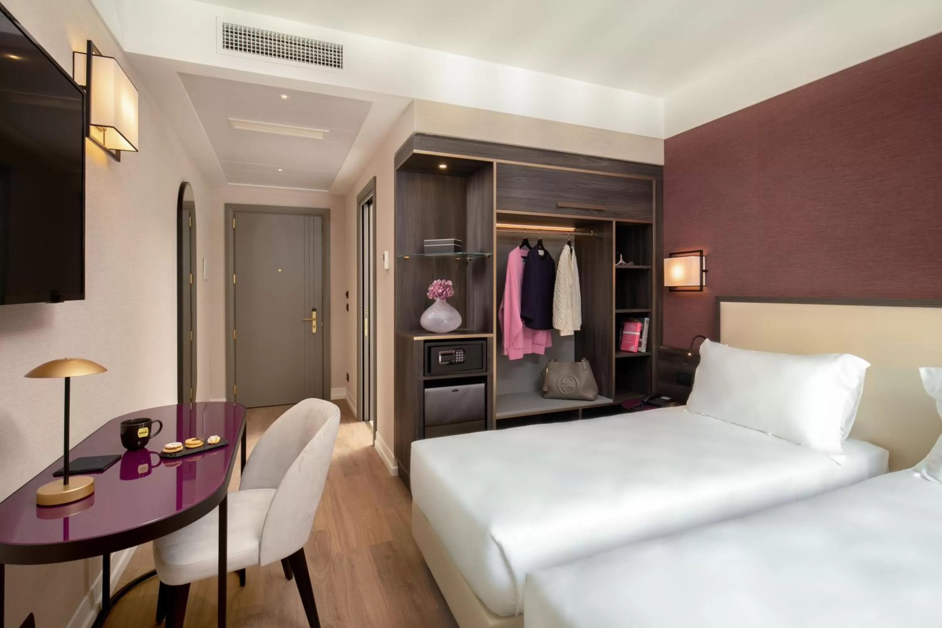 Bedroom, Bed in Hotel St Martin by OMNIA hotels