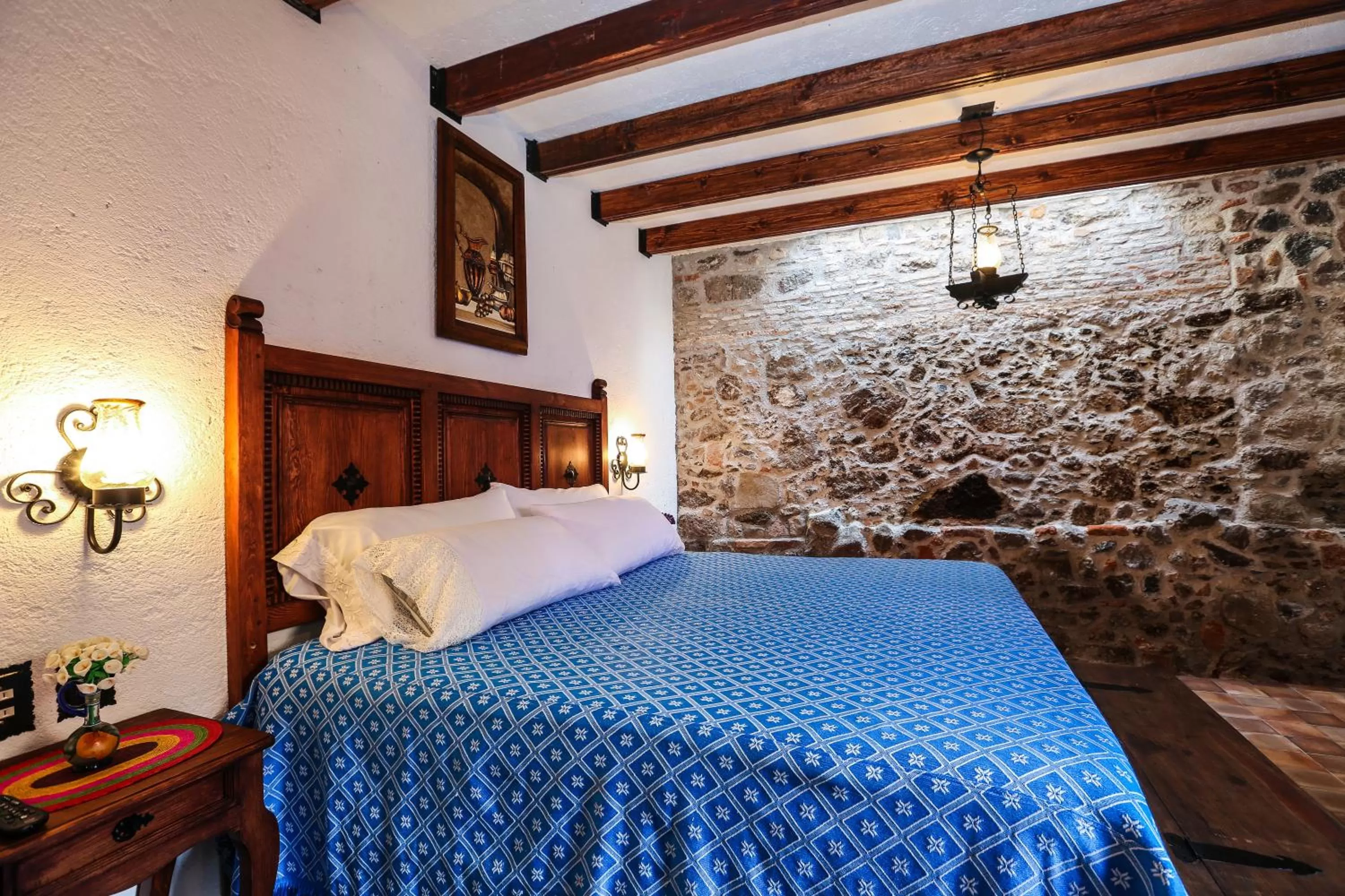 Photo of the whole room, Bed in El mesón del Quijote