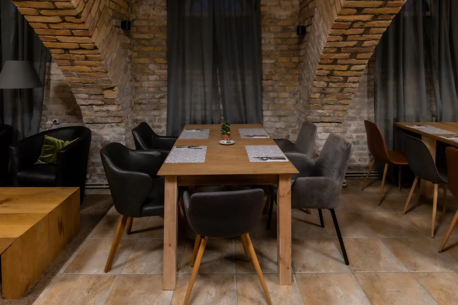 Restaurant/places to eat in Hotel Piano