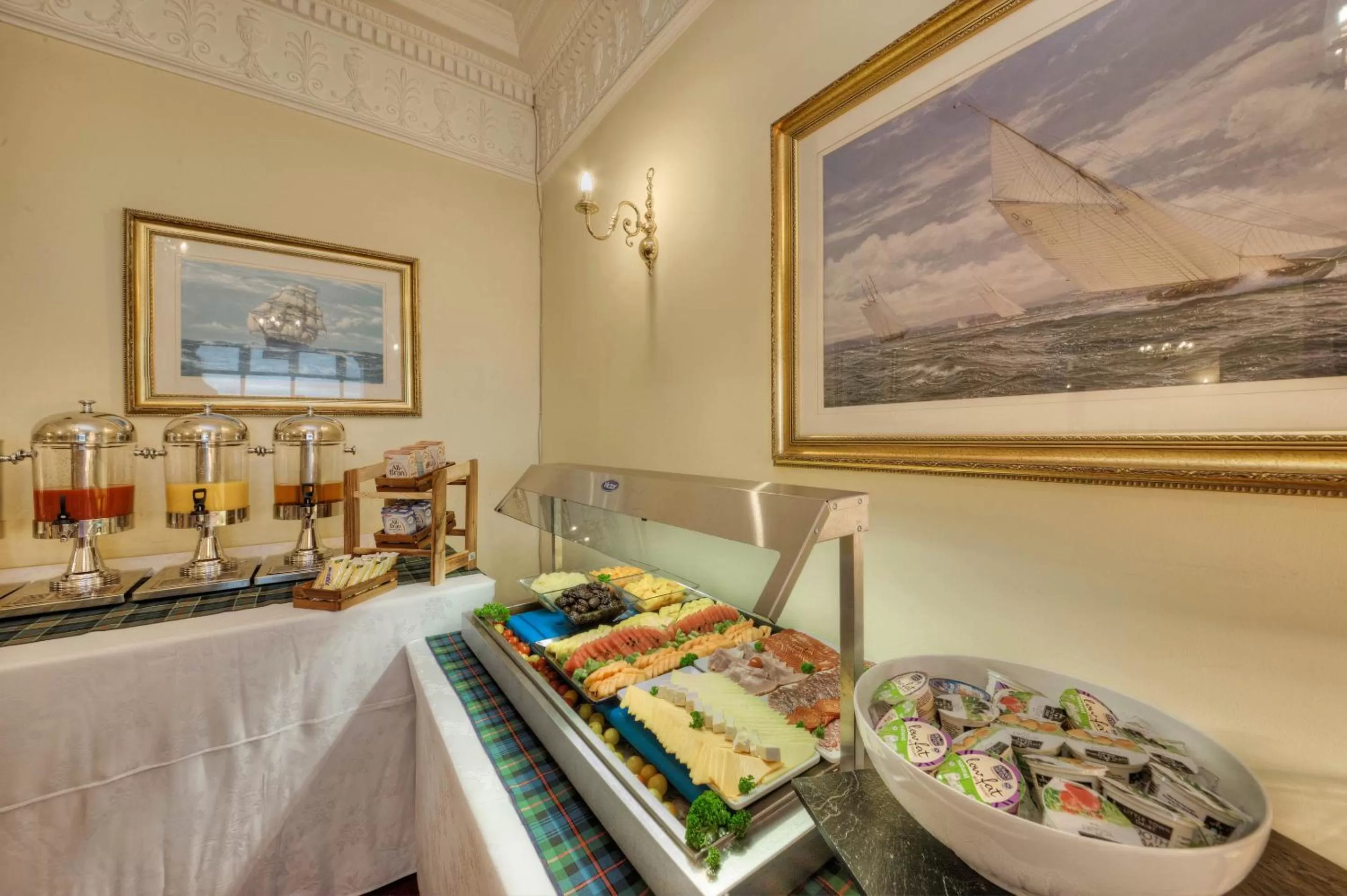 Restaurant/places to eat in Muthu Alexandra Hotel