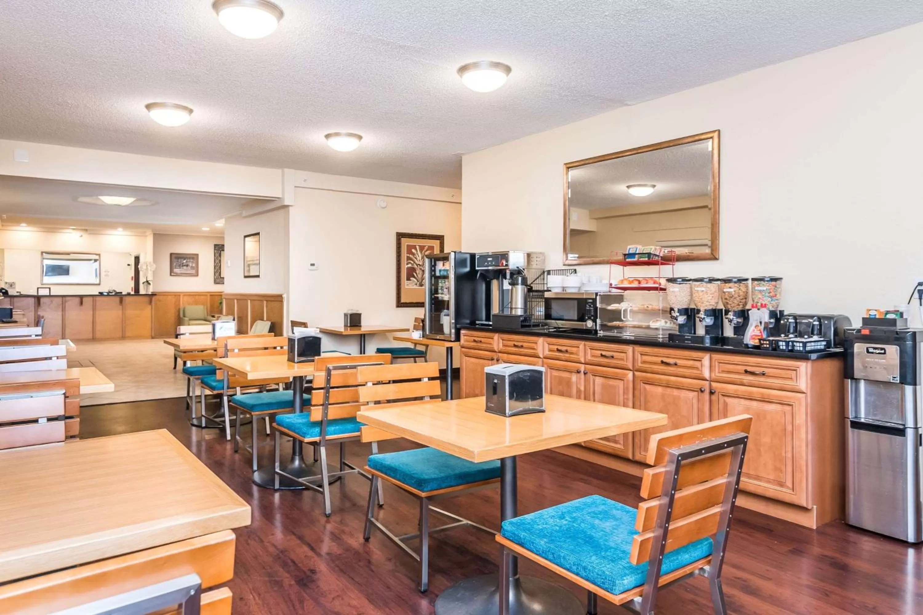 Restaurant/places to eat in Days Inn & Suites by Wyndham Lake Okeechobee