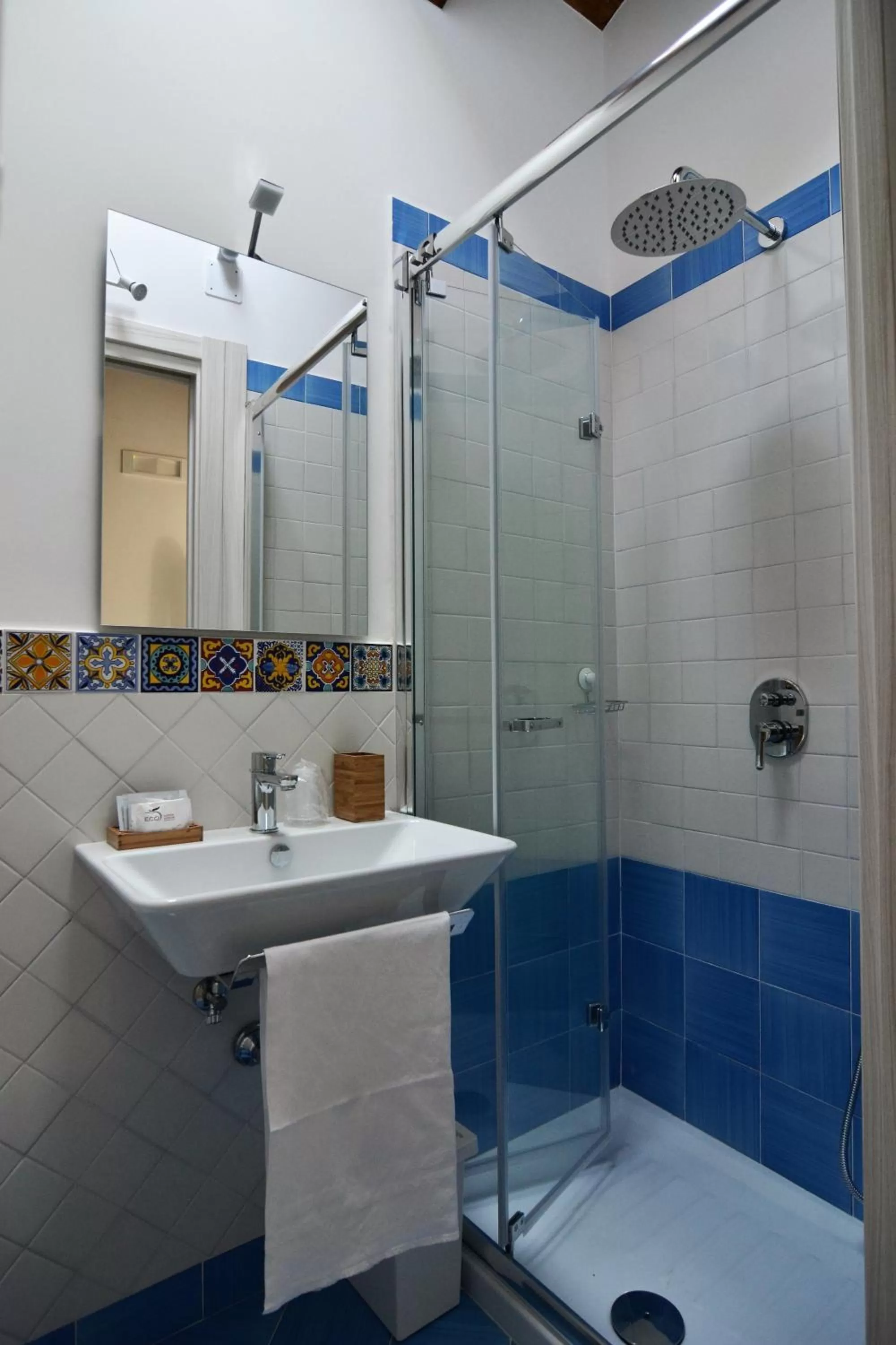 Bathroom in Songbird