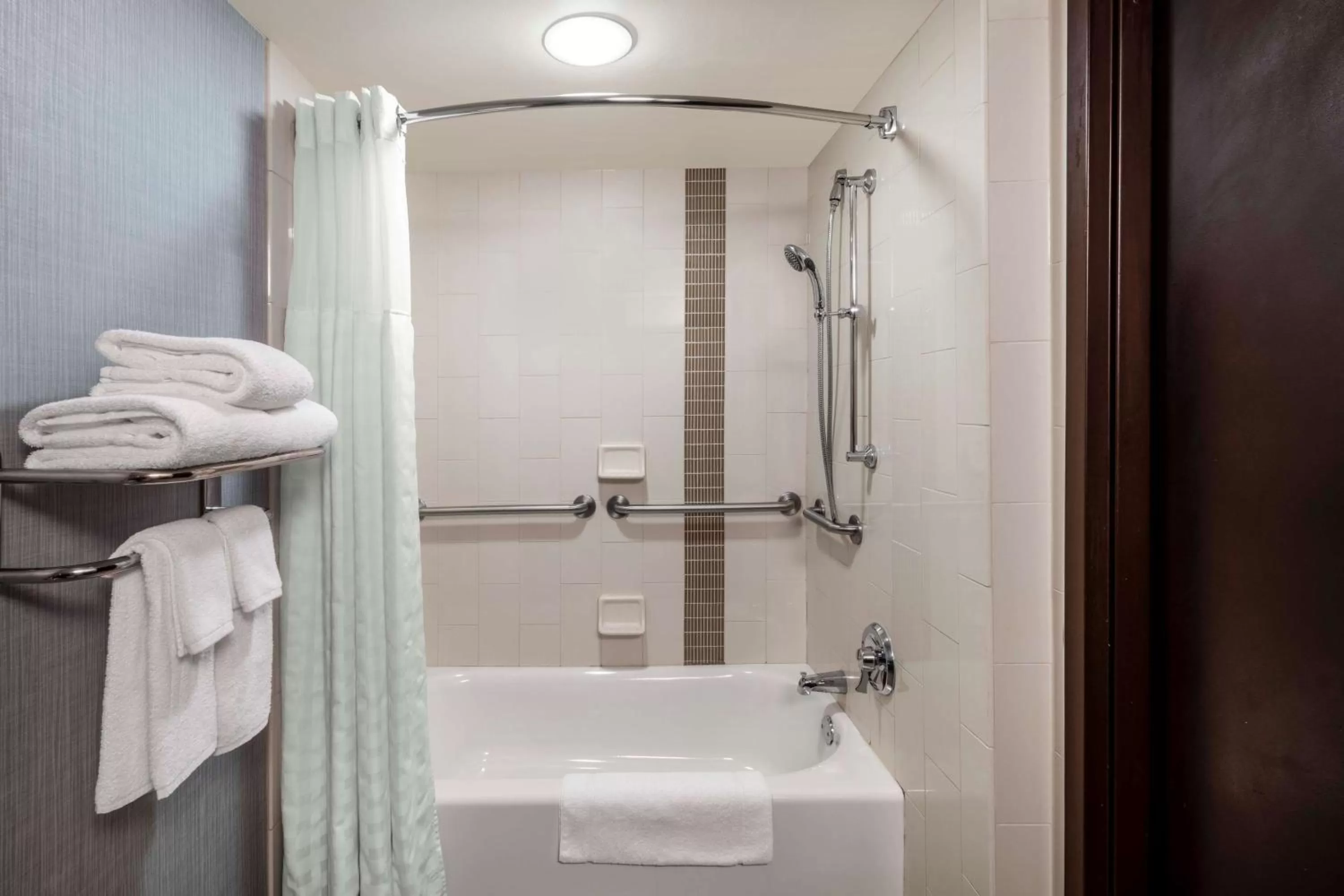 Bathroom in Sonesta Select Austin North Central