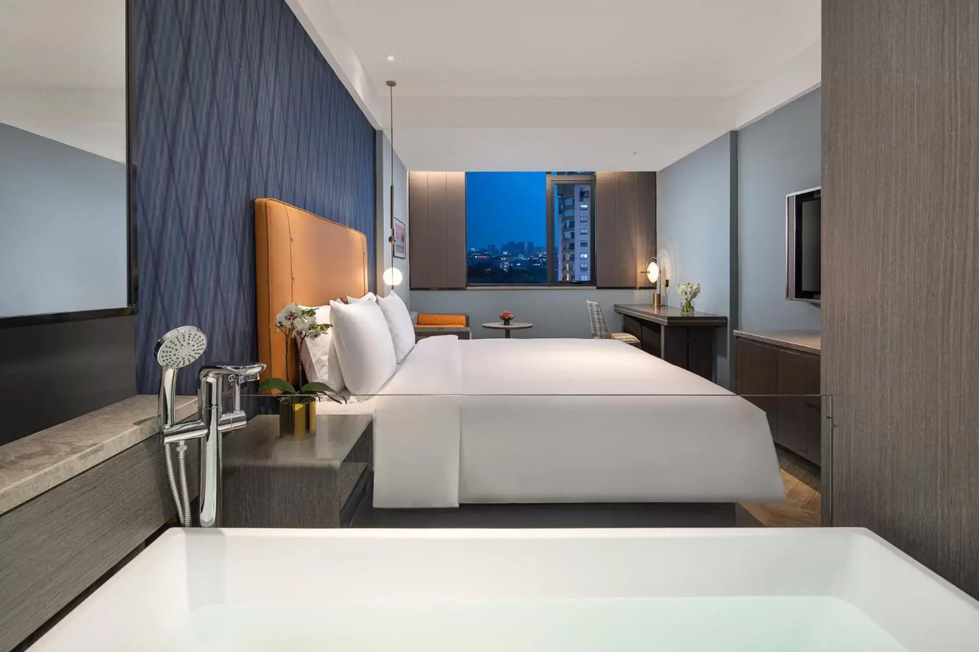 Deluxe Double Room with Bath in Kasion Pugis Hotel Deluxe Double Room with Bath in Kasion Pugis Hotel