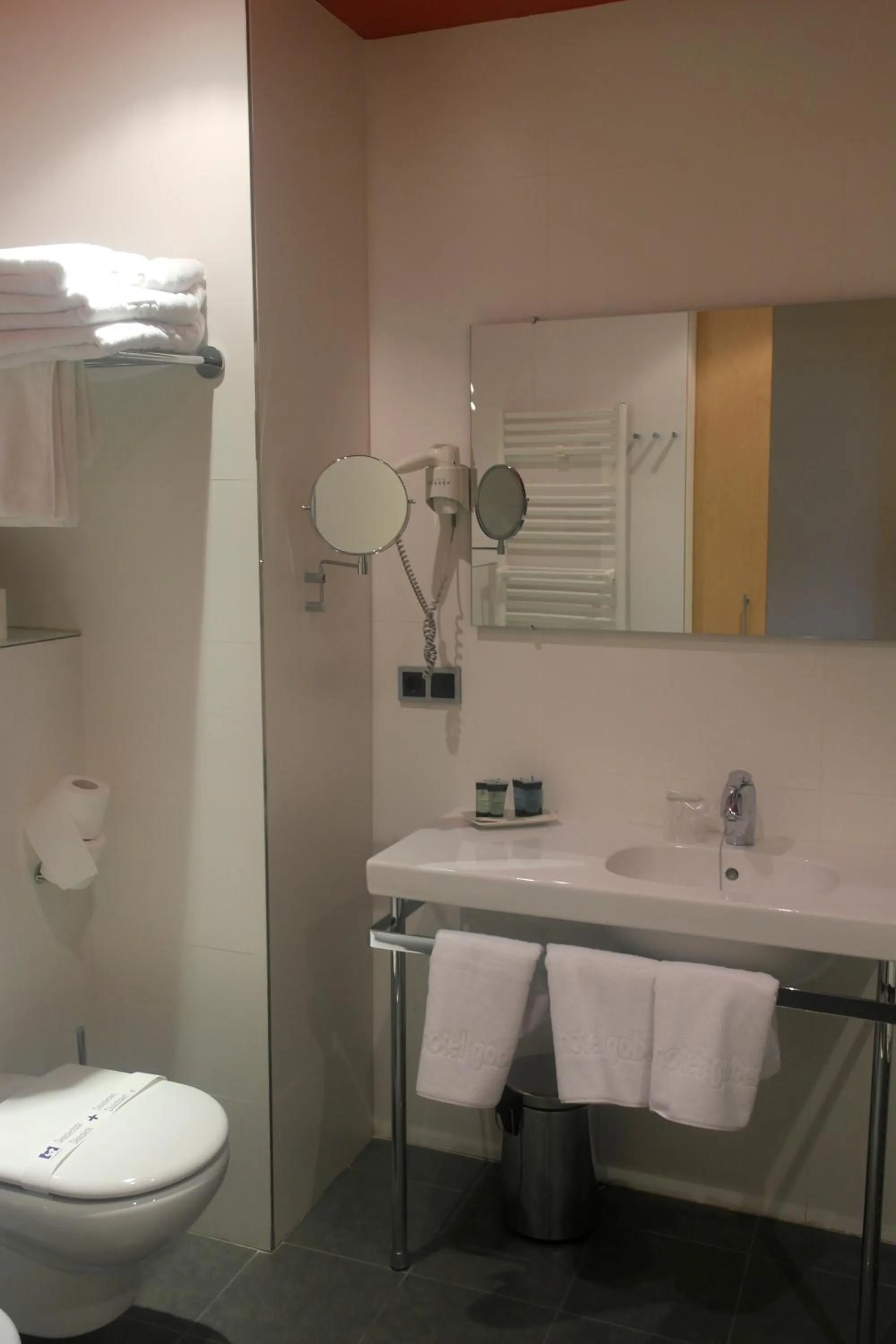 Toilet in Gobeo Park