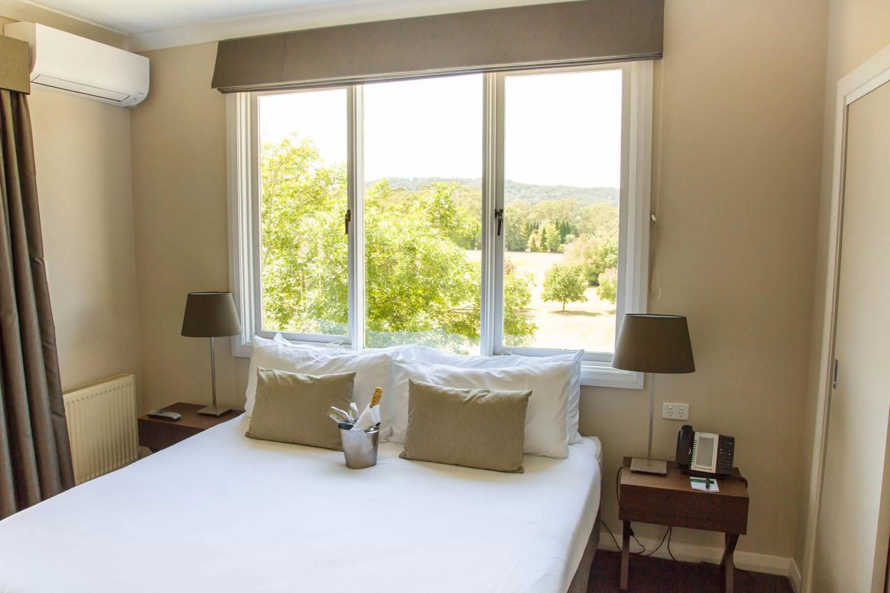 Bed in Peppers Craigieburn Resort