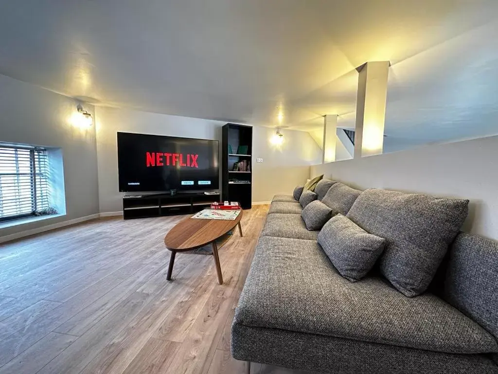 Double Room in "Silk & Suites" City Center Double Room in "Silk & Suites" City Center