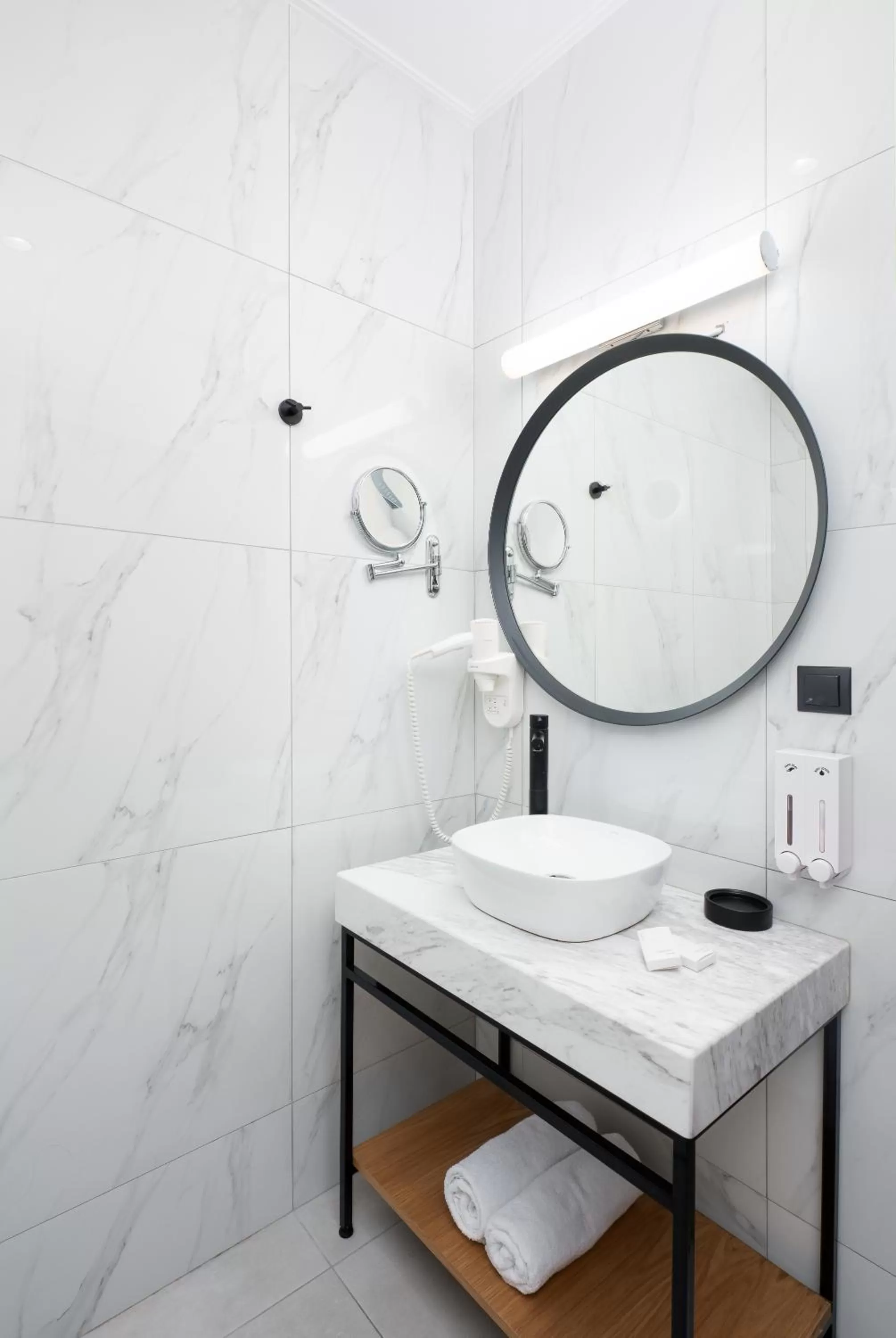 Bathroom in Enattica Suites